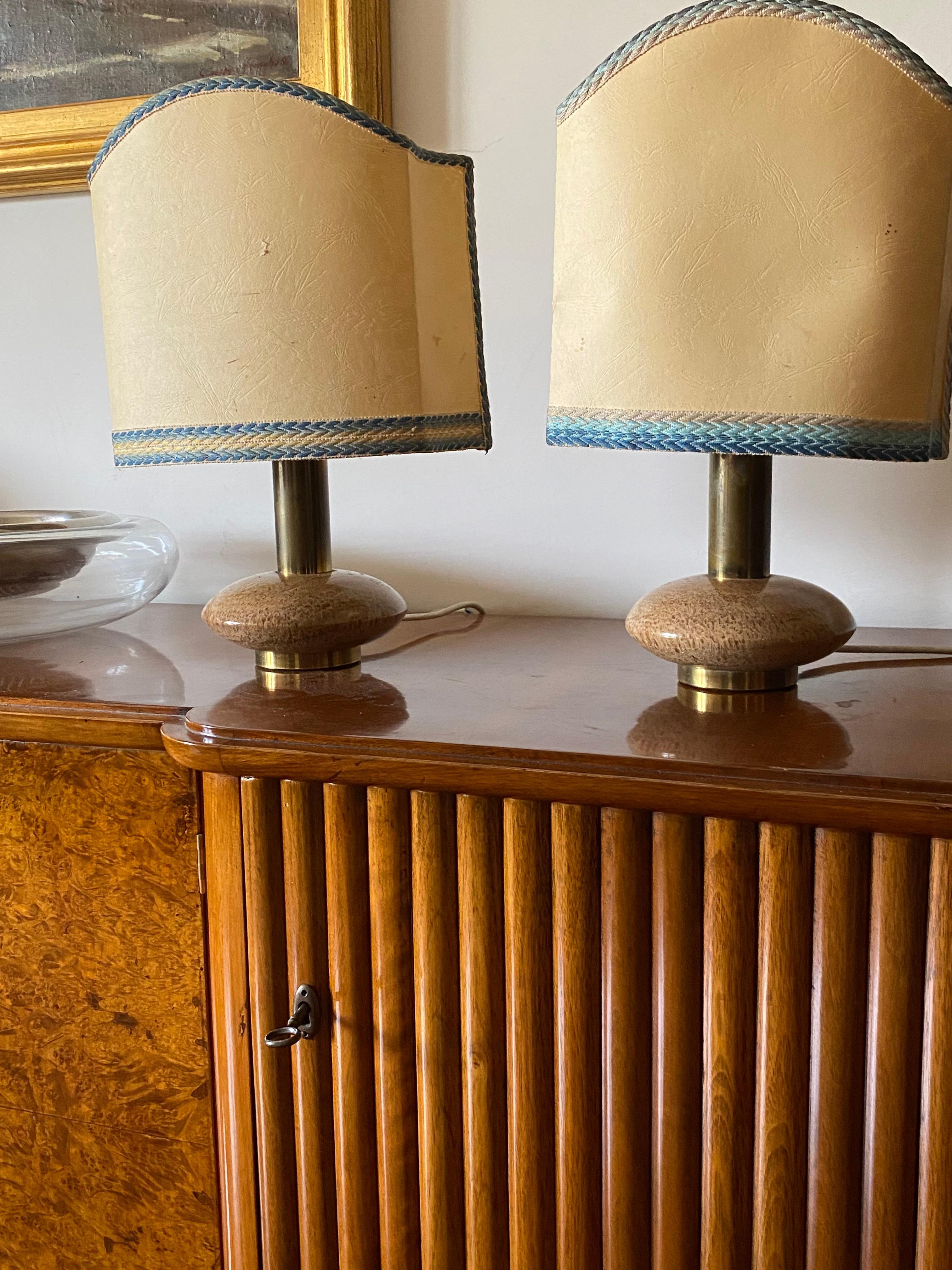 Ensemble de 2 lampes de table en granit rose et laiton, Italie 1970 ca. en vente 7