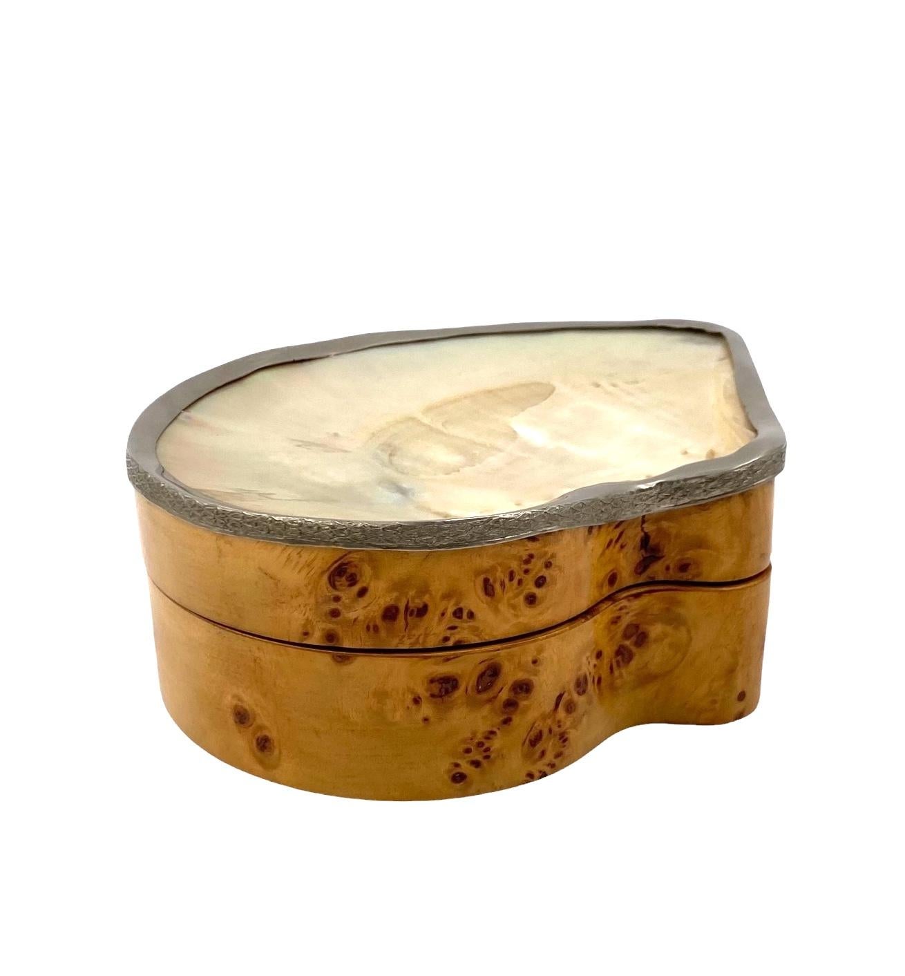 Joyero de concha y nudo Hollywood regency, Italia Años 70 en venta 6