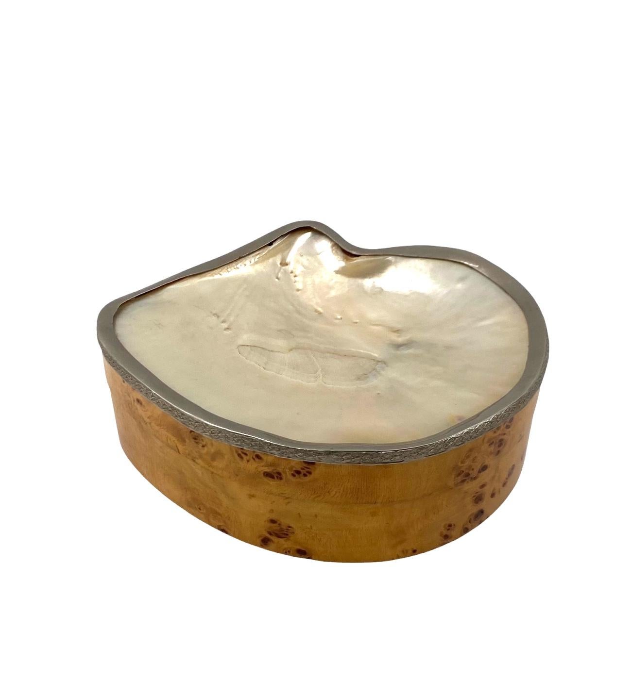 Joyero de concha y nudo Hollywood regency, Italia Años 70 Late 20th Century en venta