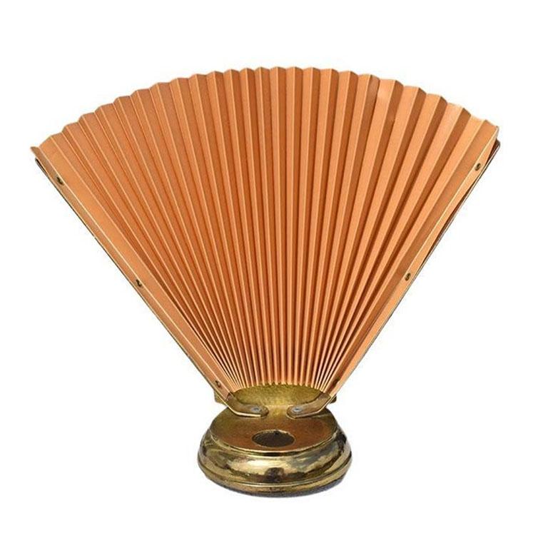 Hollywood Regency Shell Motif Accordion Fan Table Lamp Shade in Pink and Gold In Good Condition In Oklahoma City, OK