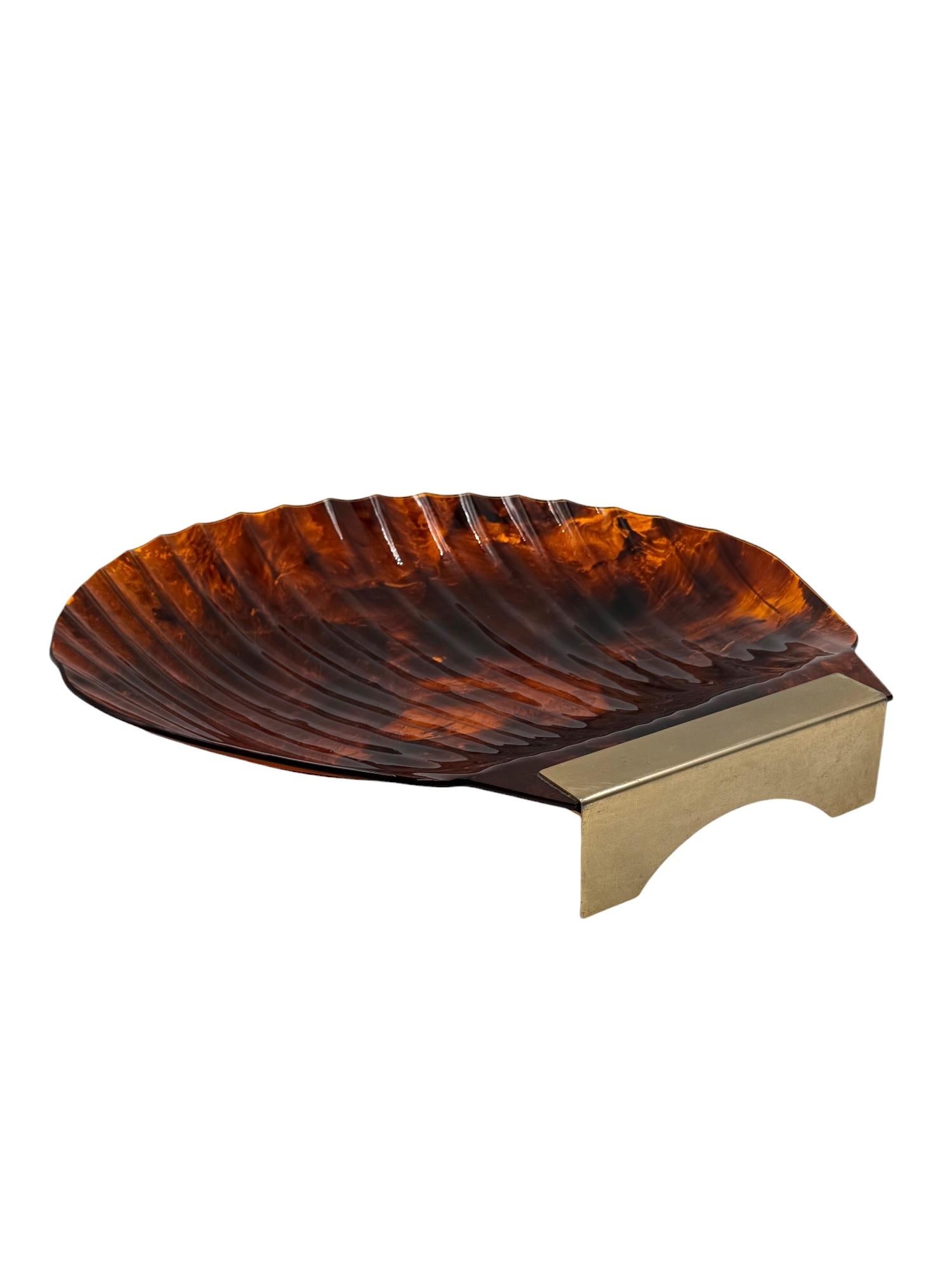 Late 20th Century Hollywood regency shell shaped centerpiece, Italy 1970s in vendita