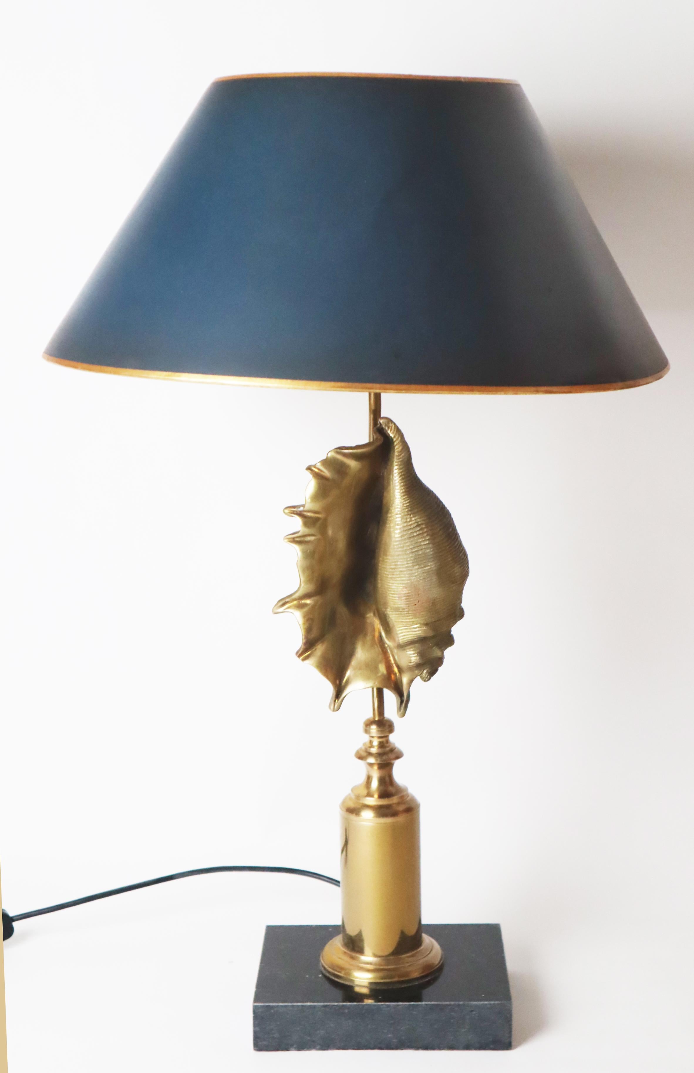 Brass Hollywood Regency Shell-Shaped Table Lamp by Maison Charles Paris For Sale