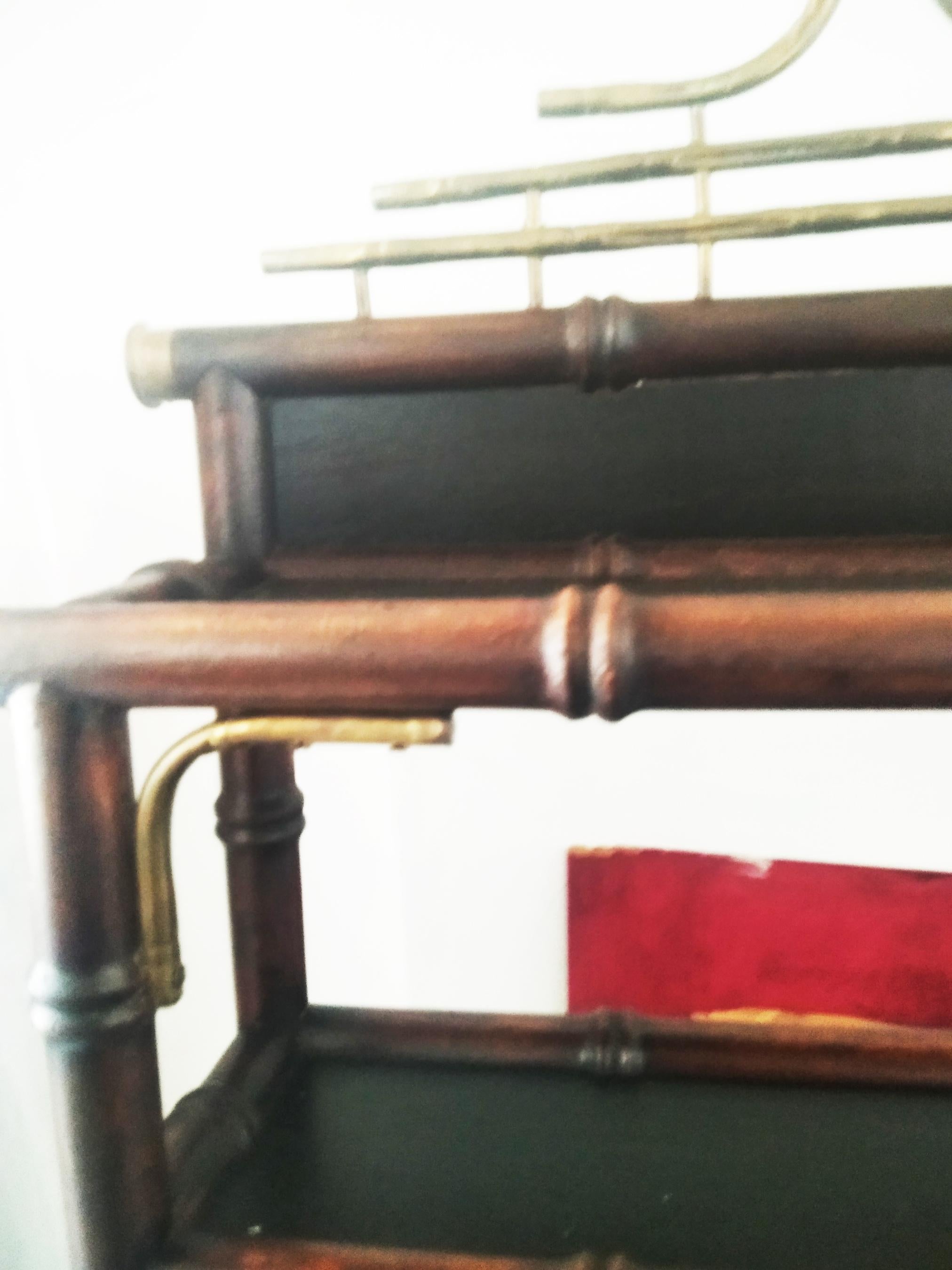 Spettacolare scaffale Pagoda in finto bambù e ottone Chippendale Chinoiserie in vendita 7