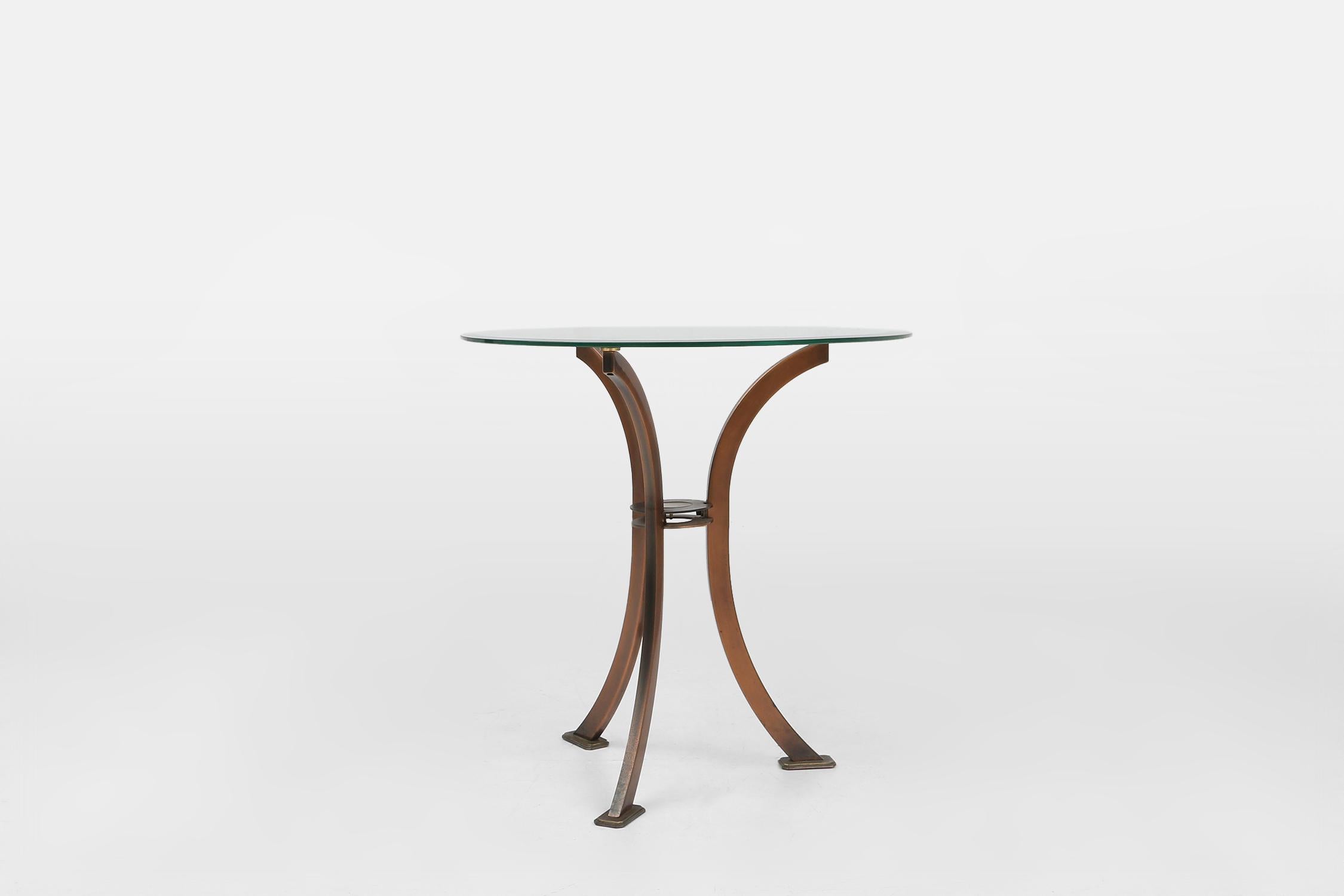 Belgique / 1980 / table d'appoint / Belgo Chrom / métal, verre / mid-century / vintage / hollywood recency  

Table d'appoint Belgo Chrom élégante et raffinée avec plateau rond en verre et base métallique épurée. Fabriqué en Belgique vers 1980.
