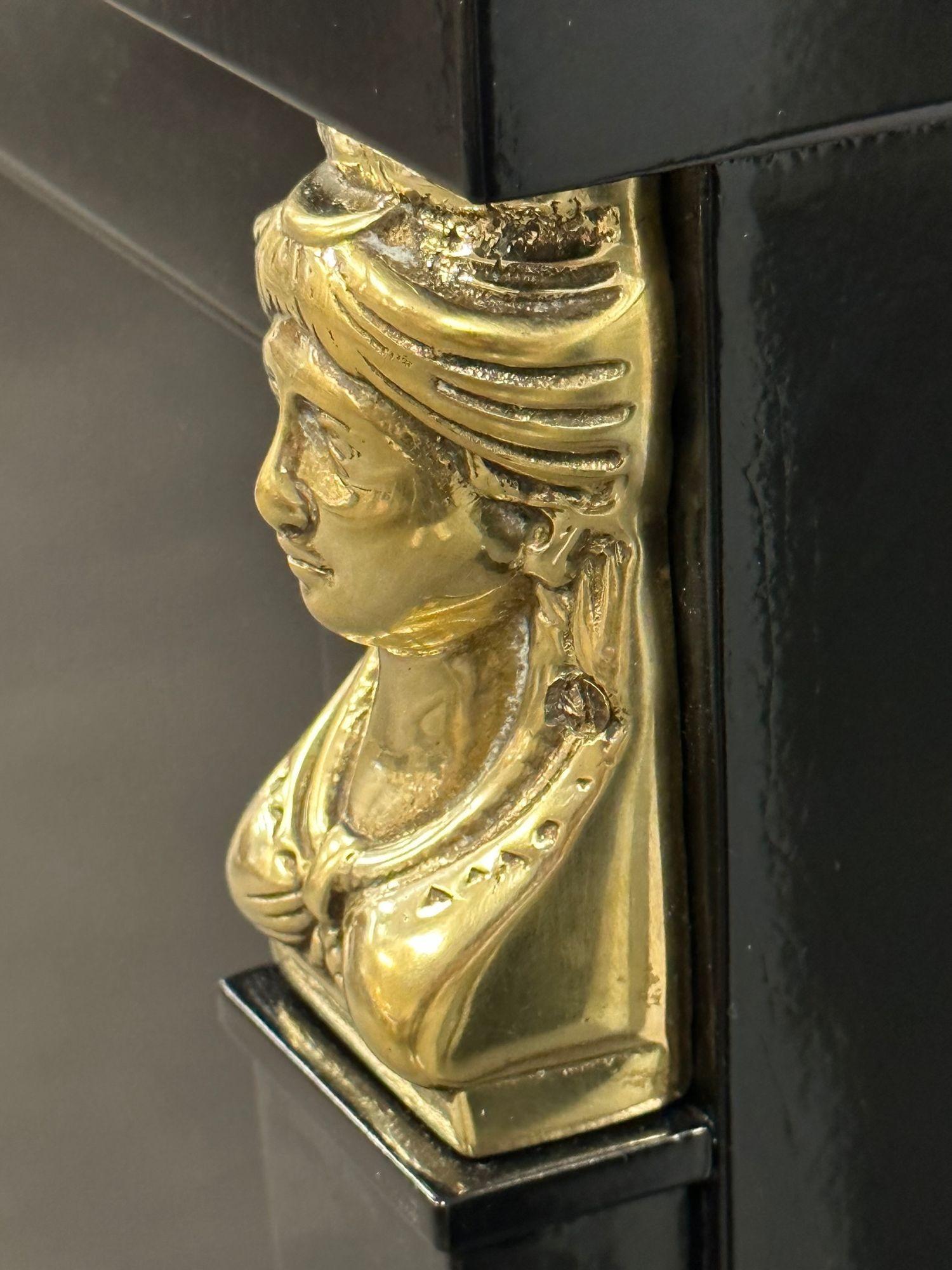 Enfilade / crédence Hollywood Regency, monté en bronze, style Empire en vente 1