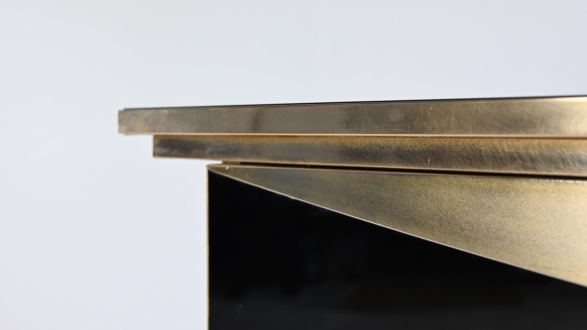 Buffet Hollywood Regency, en laiton et miroir noir. Belgique C.I.C., 1970. 9