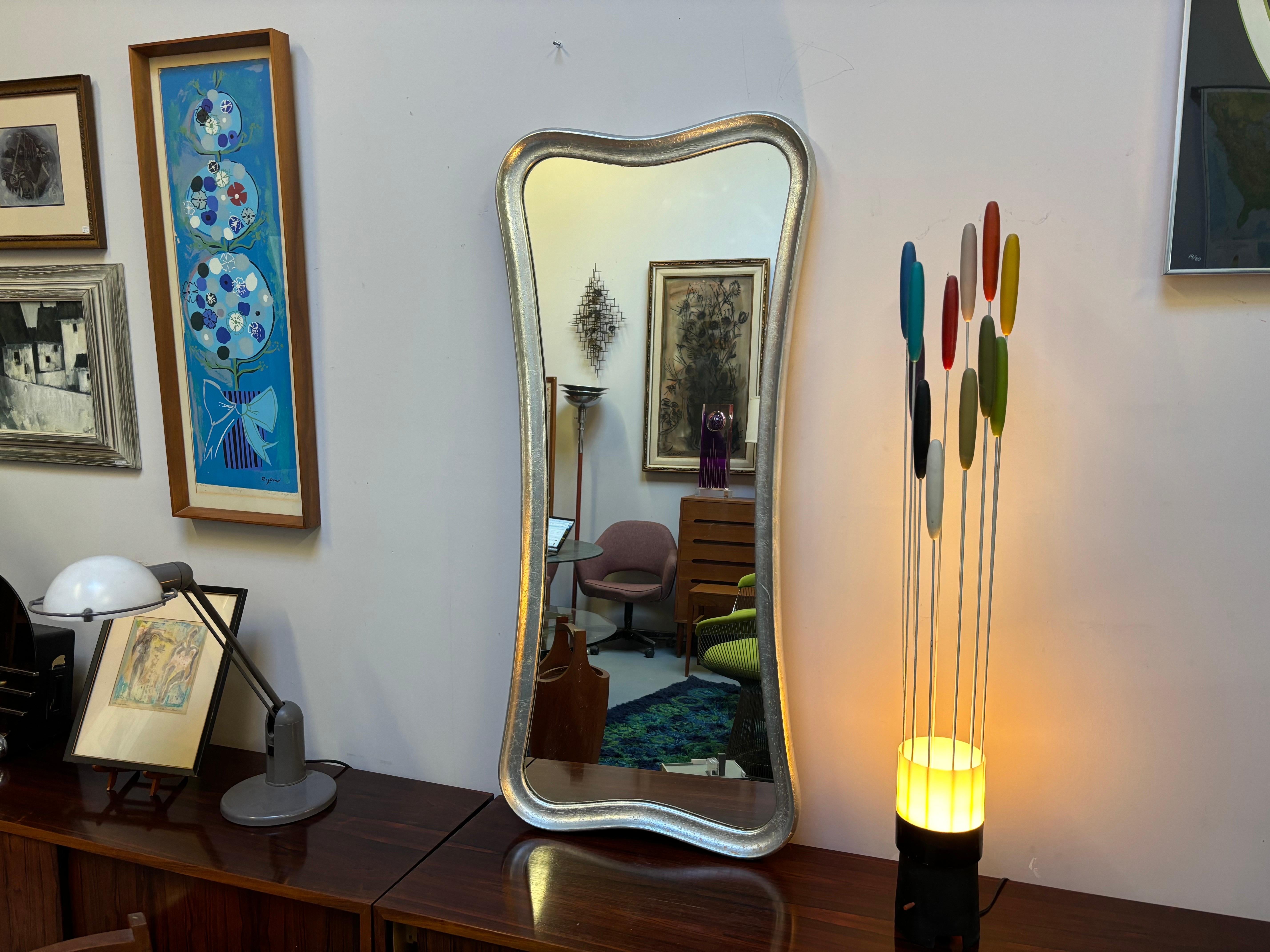 Specchio Hollywood Regency a foglie d'argento in vendita 1