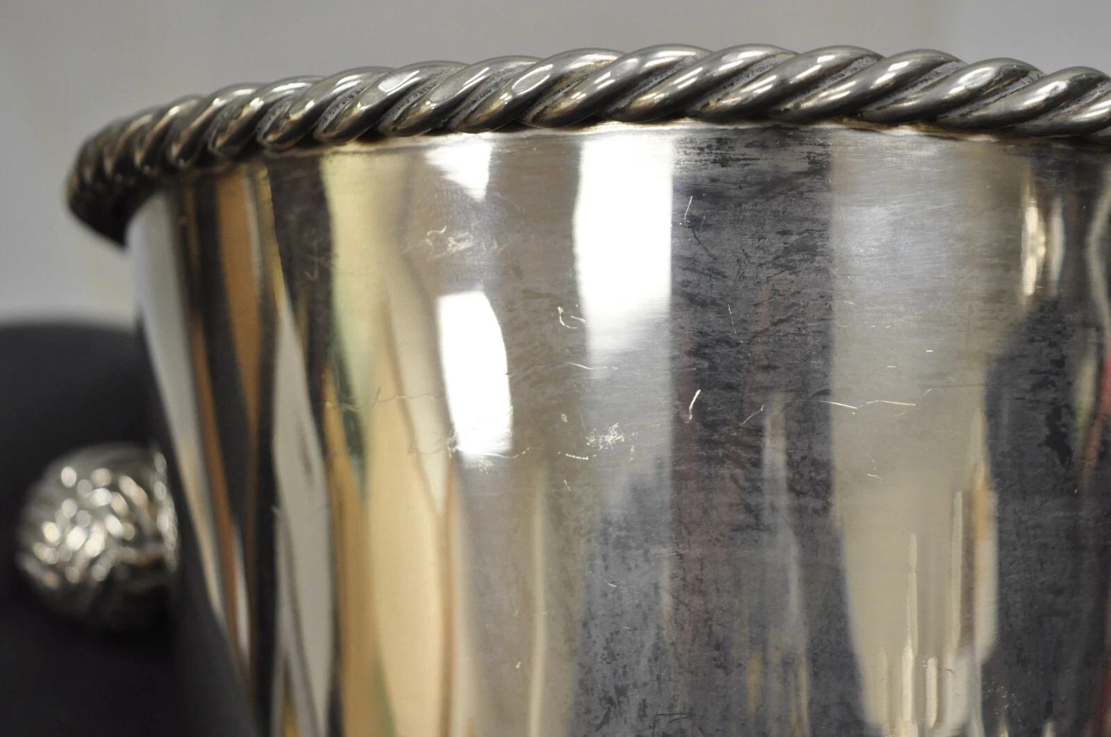 Hollywood Regency Cubitera enfriadora de champán chapada en plata con asas de nudo en venta 2