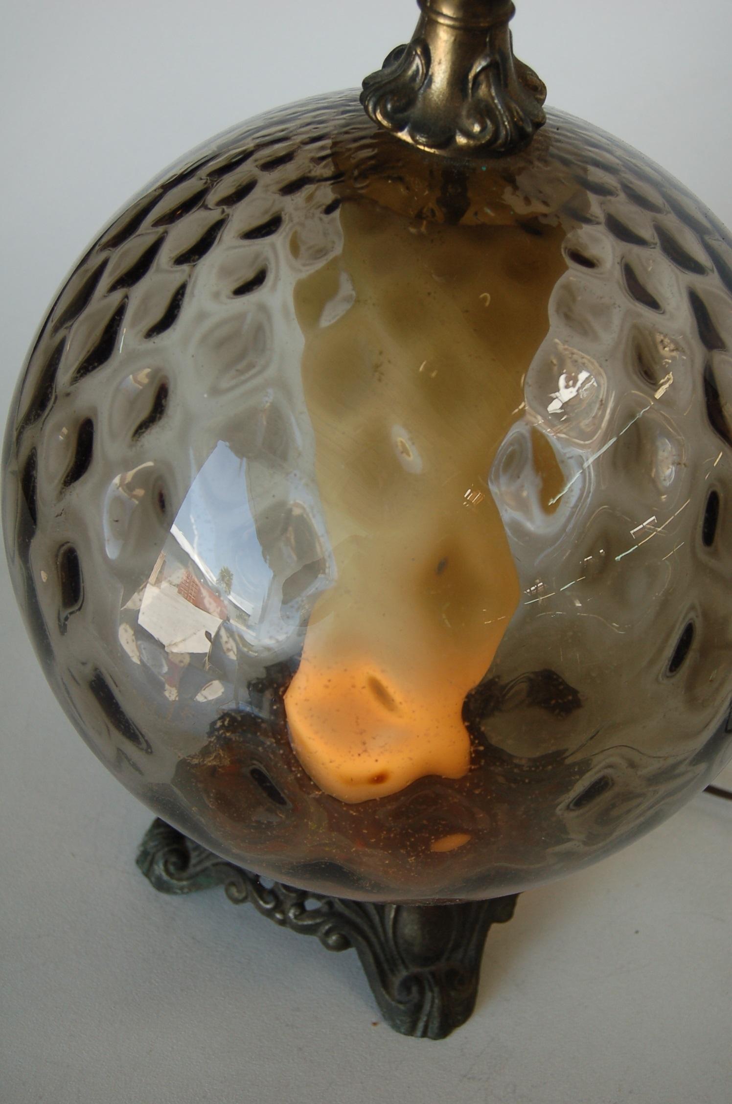 Hollywood Regency-Tischlampen aus Rauchblasenglas mit leuchtendem Akzent im Angebot 4