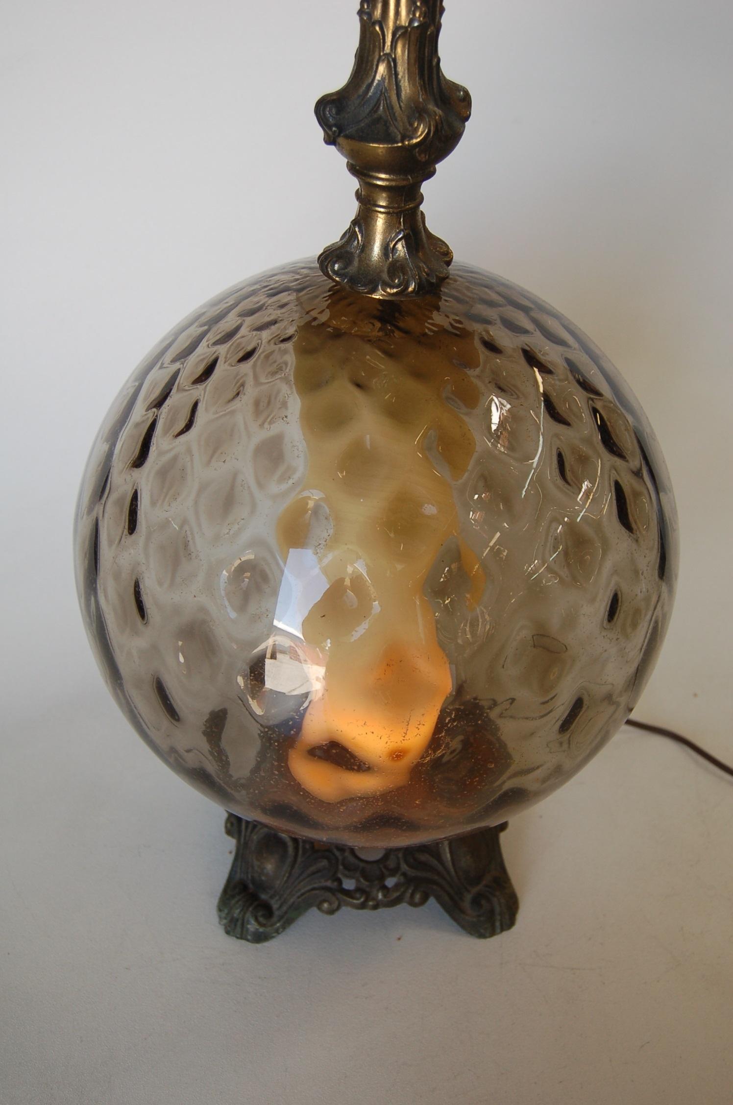Hollywood Regency-Tischlampen aus Rauchblasenglas mit leuchtendem Akzent im Zustand „Hervorragend“ im Angebot in Van Nuys, CA