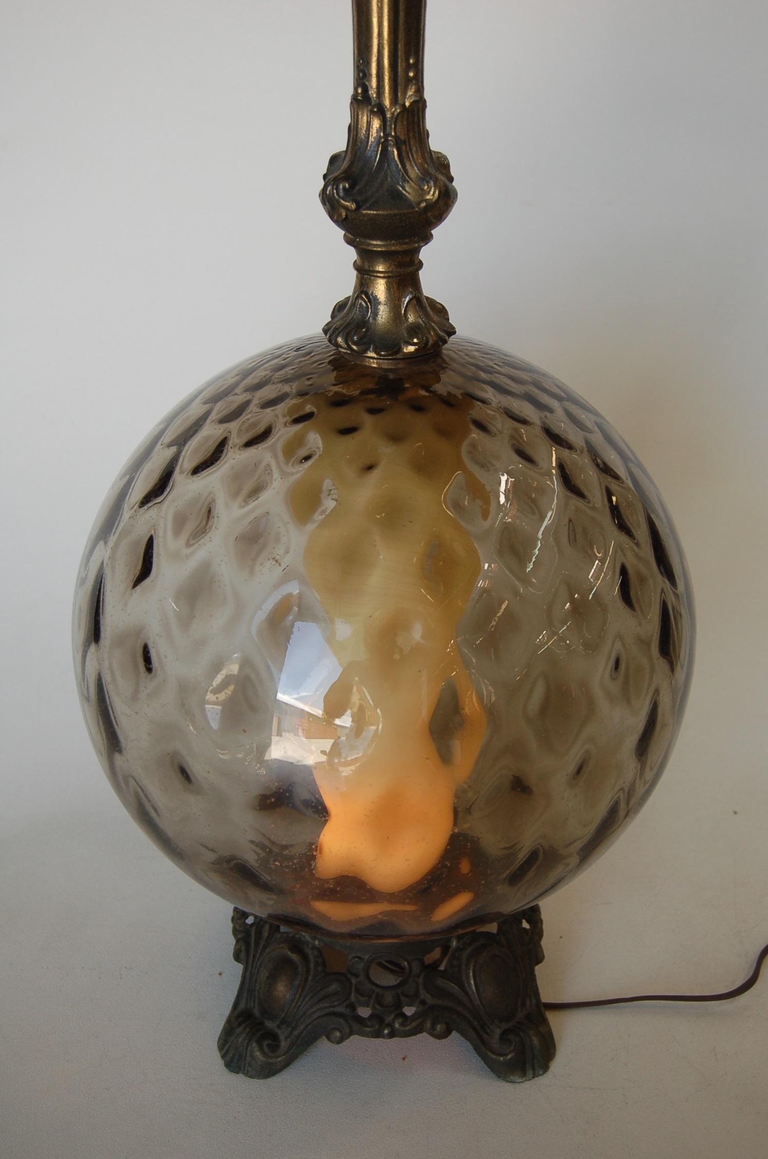 Hollywood Regency-Tischlampen aus Rauchblasenglas mit leuchtendem Akzent im Angebot 3