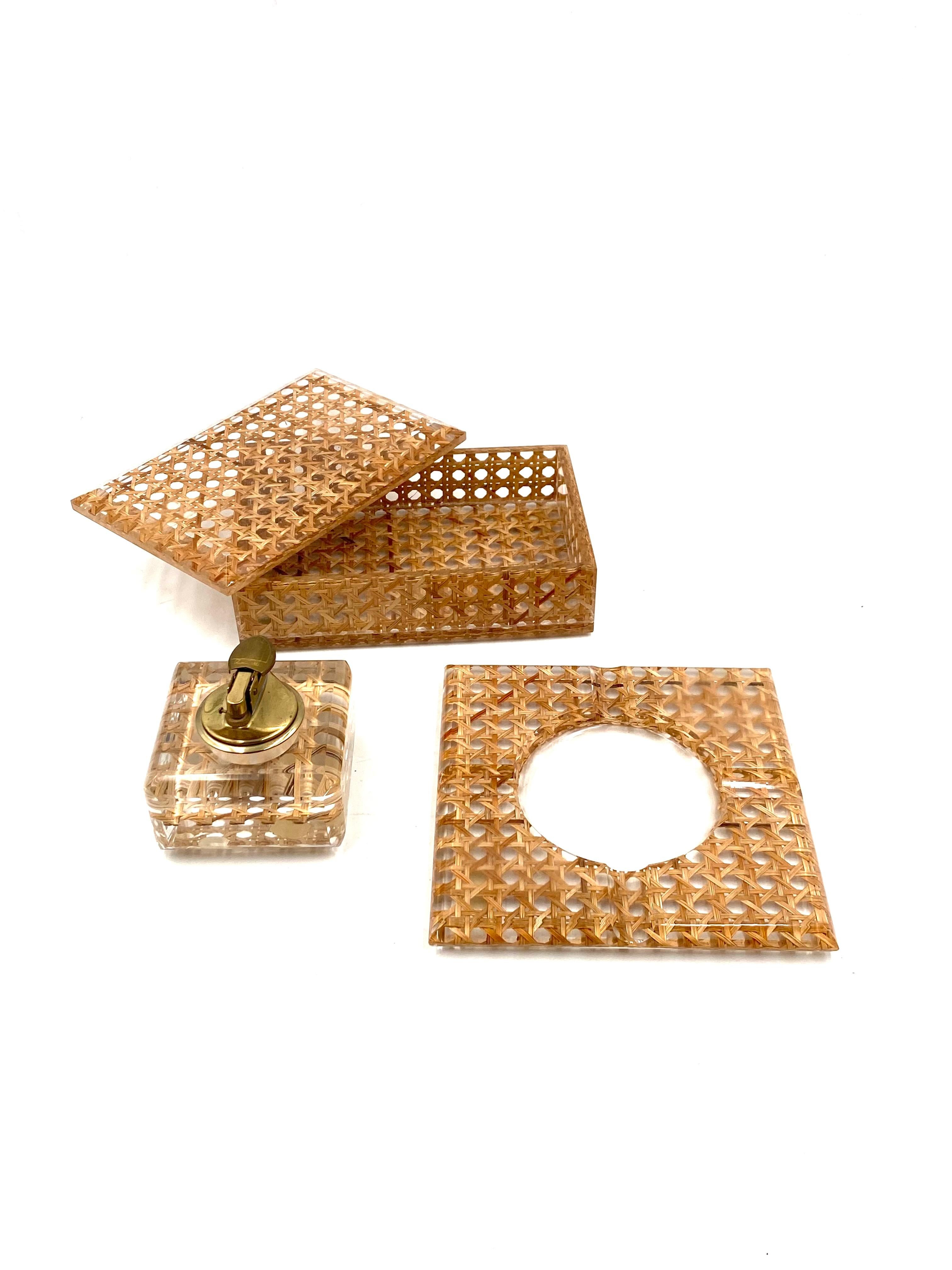 Hollywood regency smoking set, lucite and Vienna stray, Italy 1970 in vendita 13