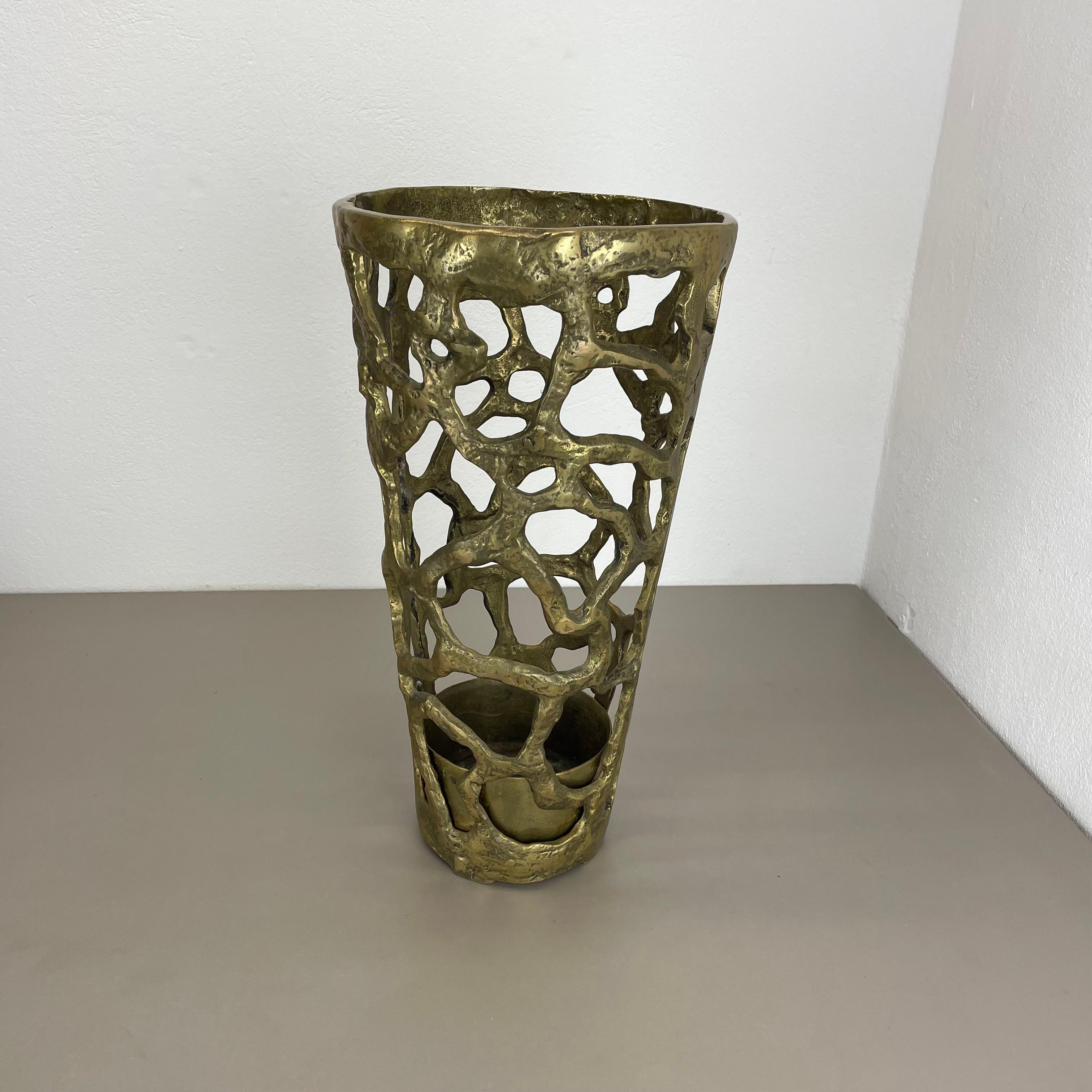 italien Hollywood Regency solide 11kg Brutalist Brass Umbrella Stand, Italie, 1970 en vente