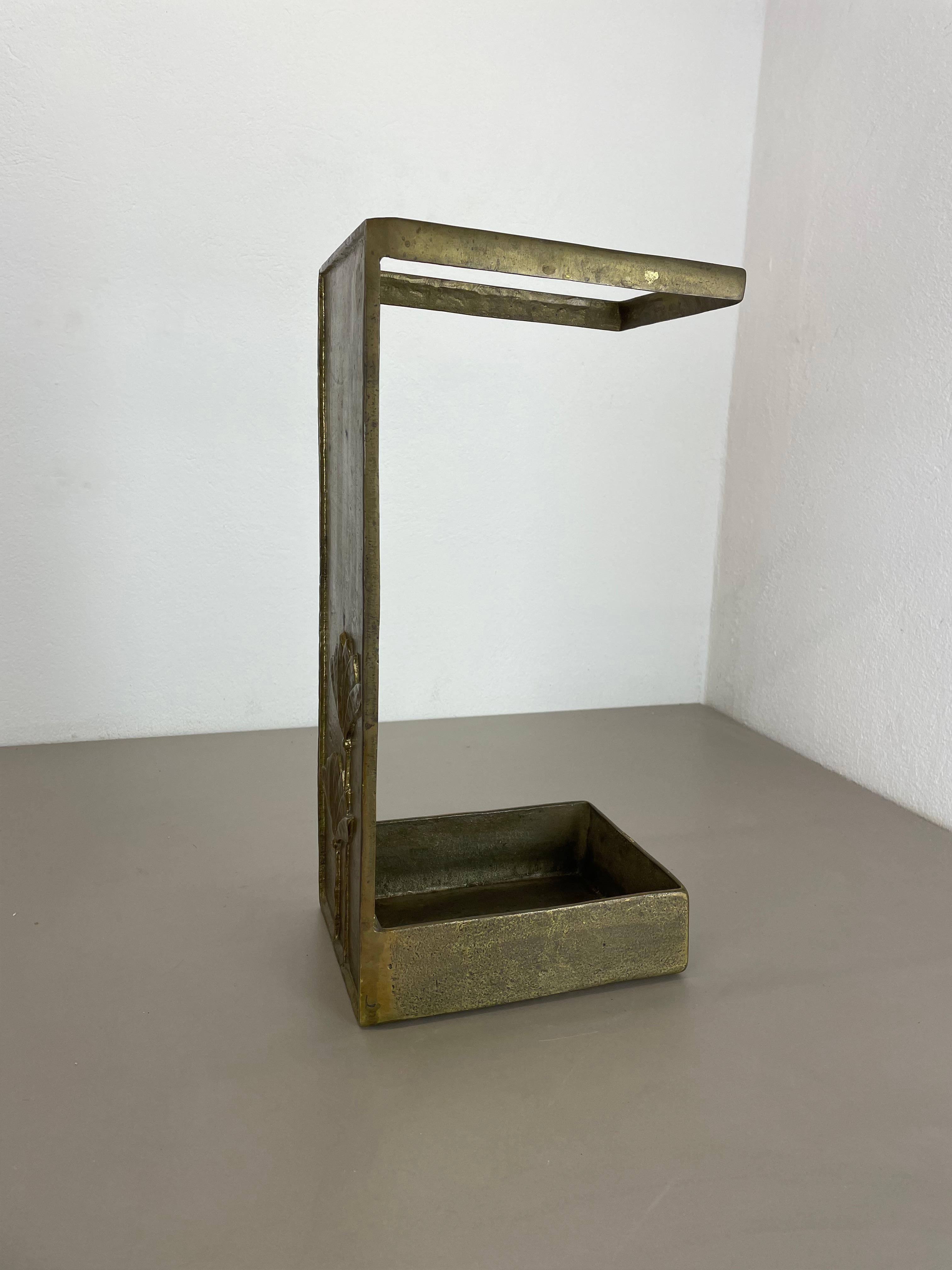 Hollywood Regency Solid 7.5kg Brutalist Floral Brass Umbrella Stand, Italy 1970s In Good Condition For Sale In Kirchlengern, DE