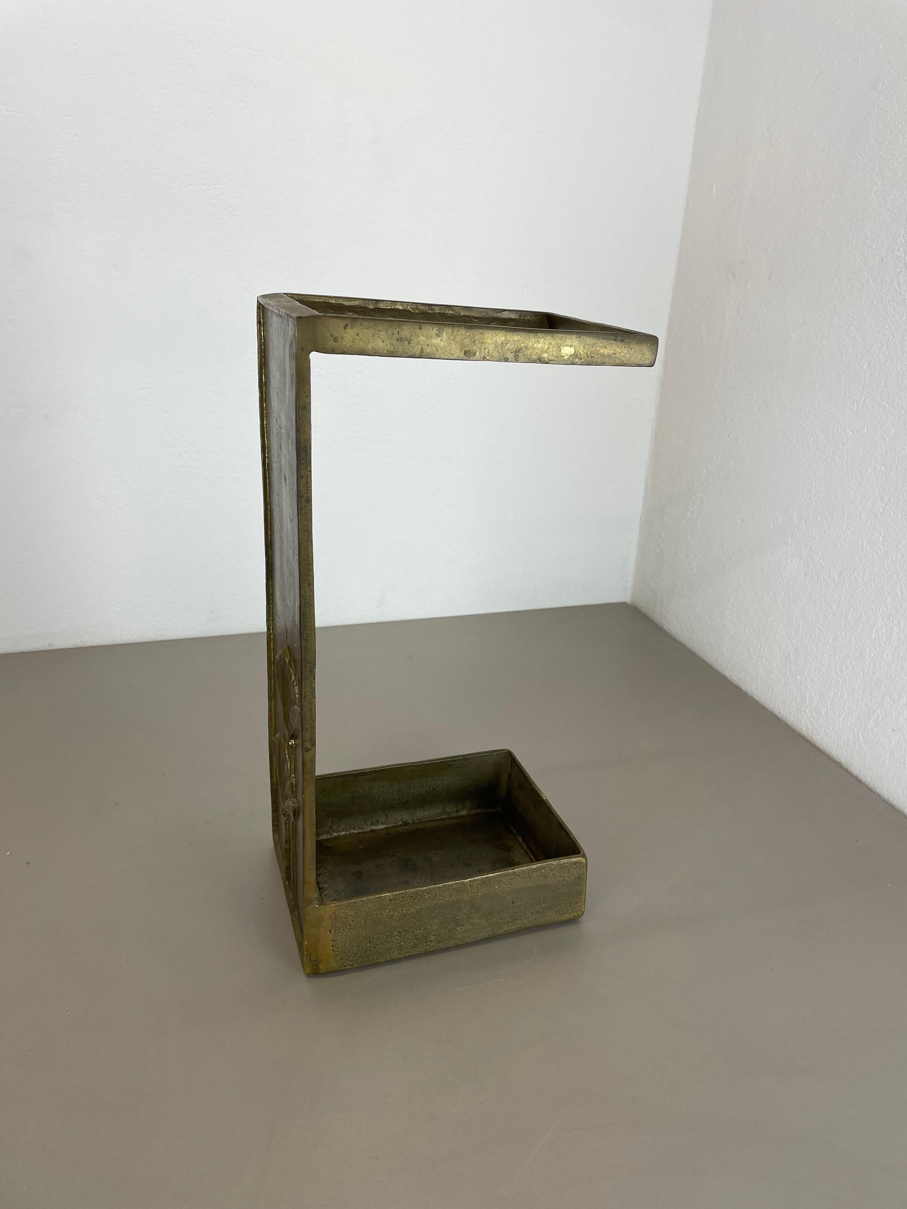 20th Century Hollywood Regency Solid 7.5kg Brutalist Floral Brass Umbrella Stand, Italy 1970s For Sale