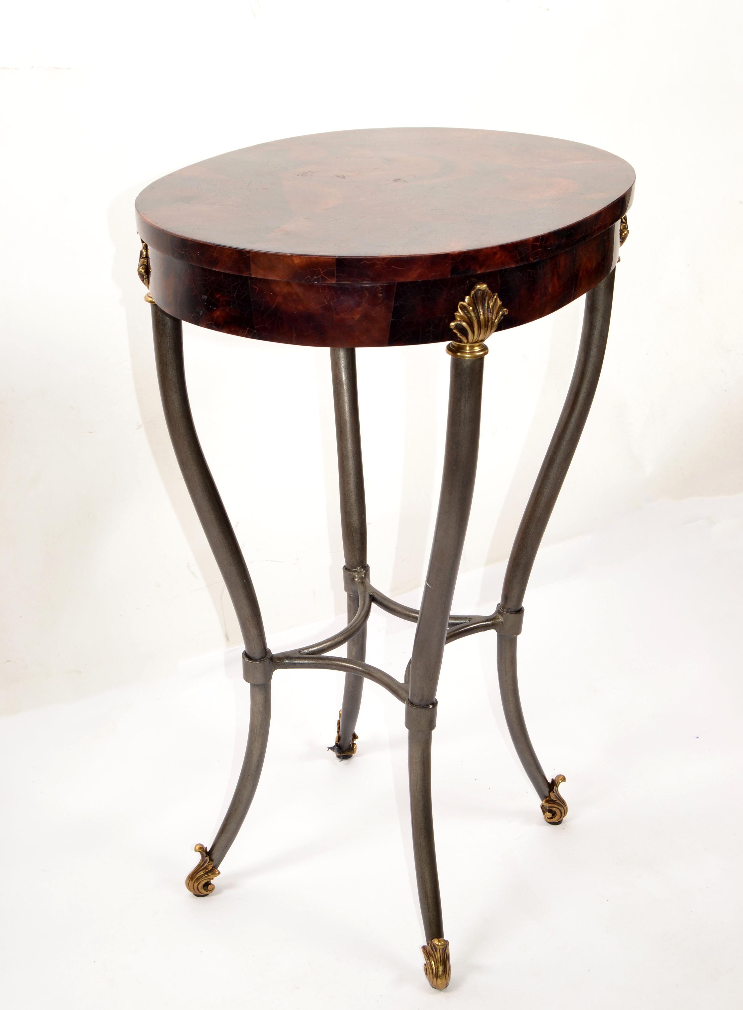 Philippin Table d'appoint ovale style Hollywood Regency Faux Tessellés Horn Brass Decor en vente