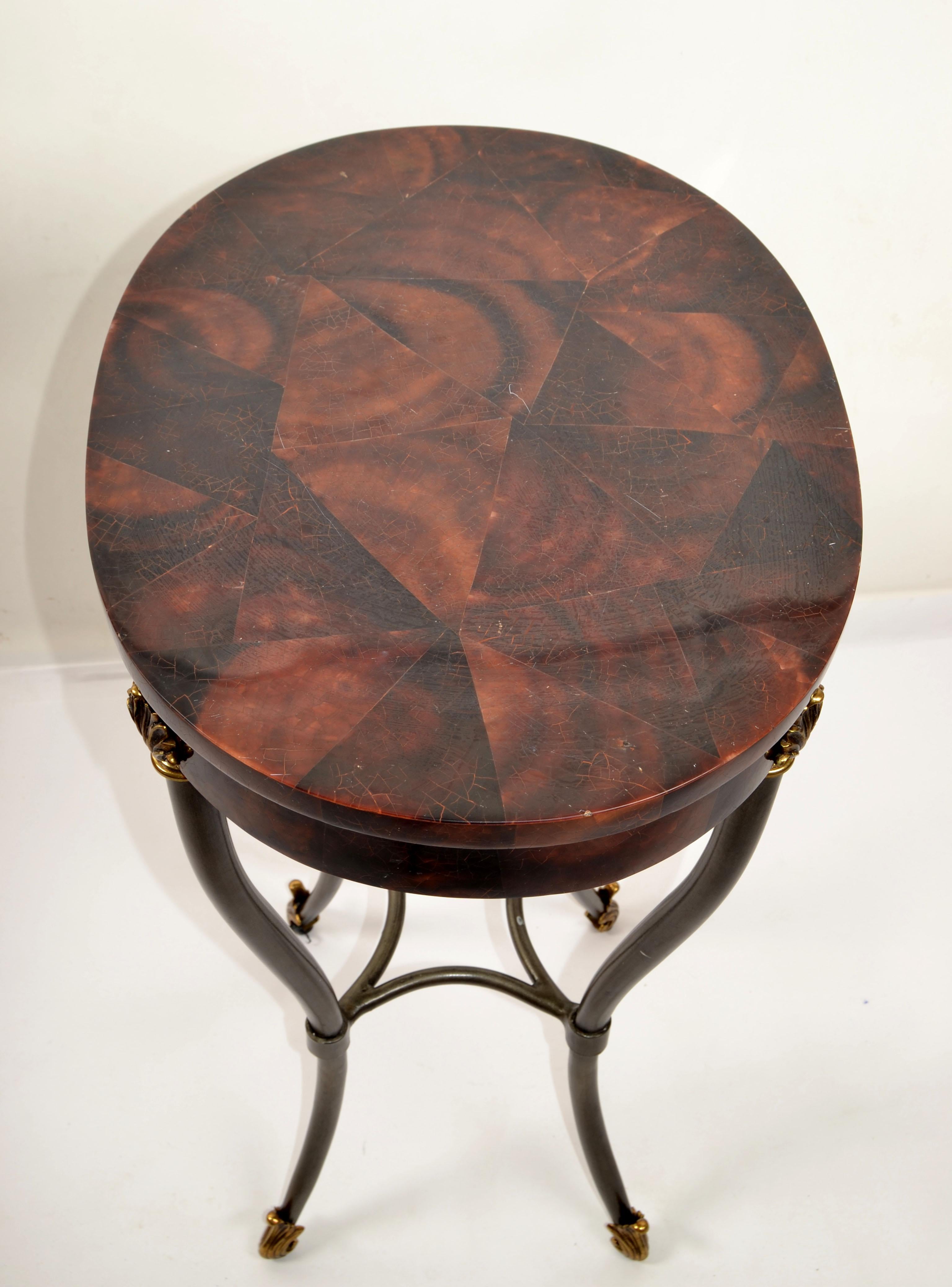 XXIe siècle et contemporain Table d'appoint ovale style Hollywood Regency Faux Tessellés Horn Brass Decor en vente