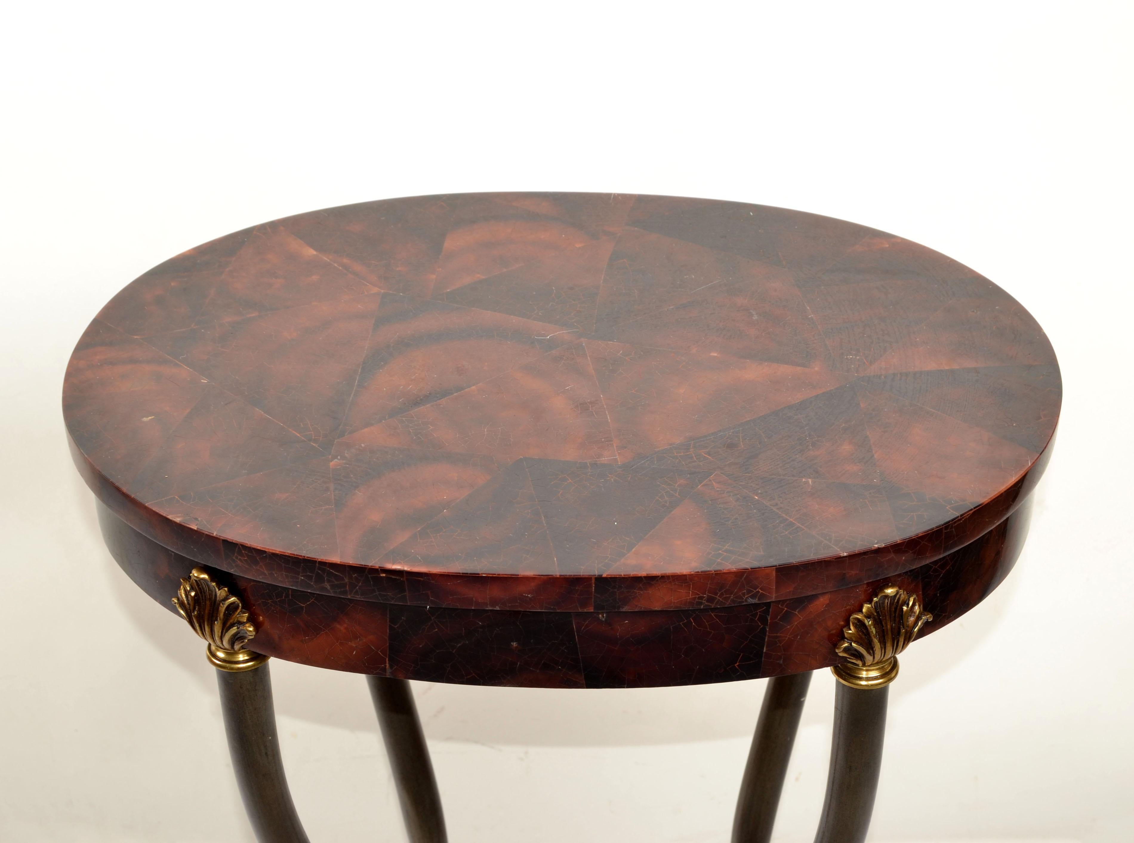 Table d'appoint ovale style Hollywood Regency Faux Tessellés Horn Brass Decor en vente 1