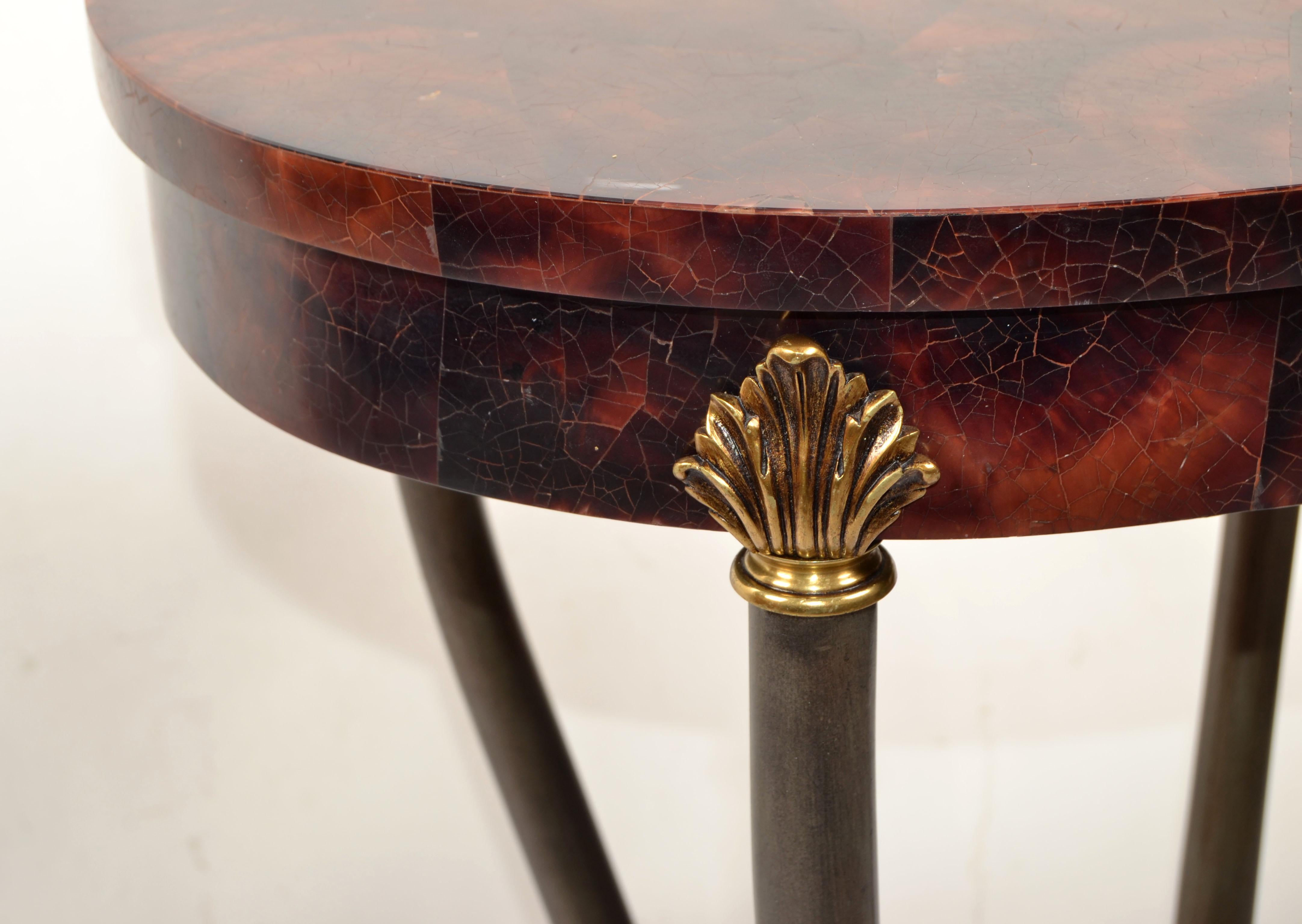 Table d'appoint ovale style Hollywood Regency Faux Tessellés Horn Brass Decor en vente 2