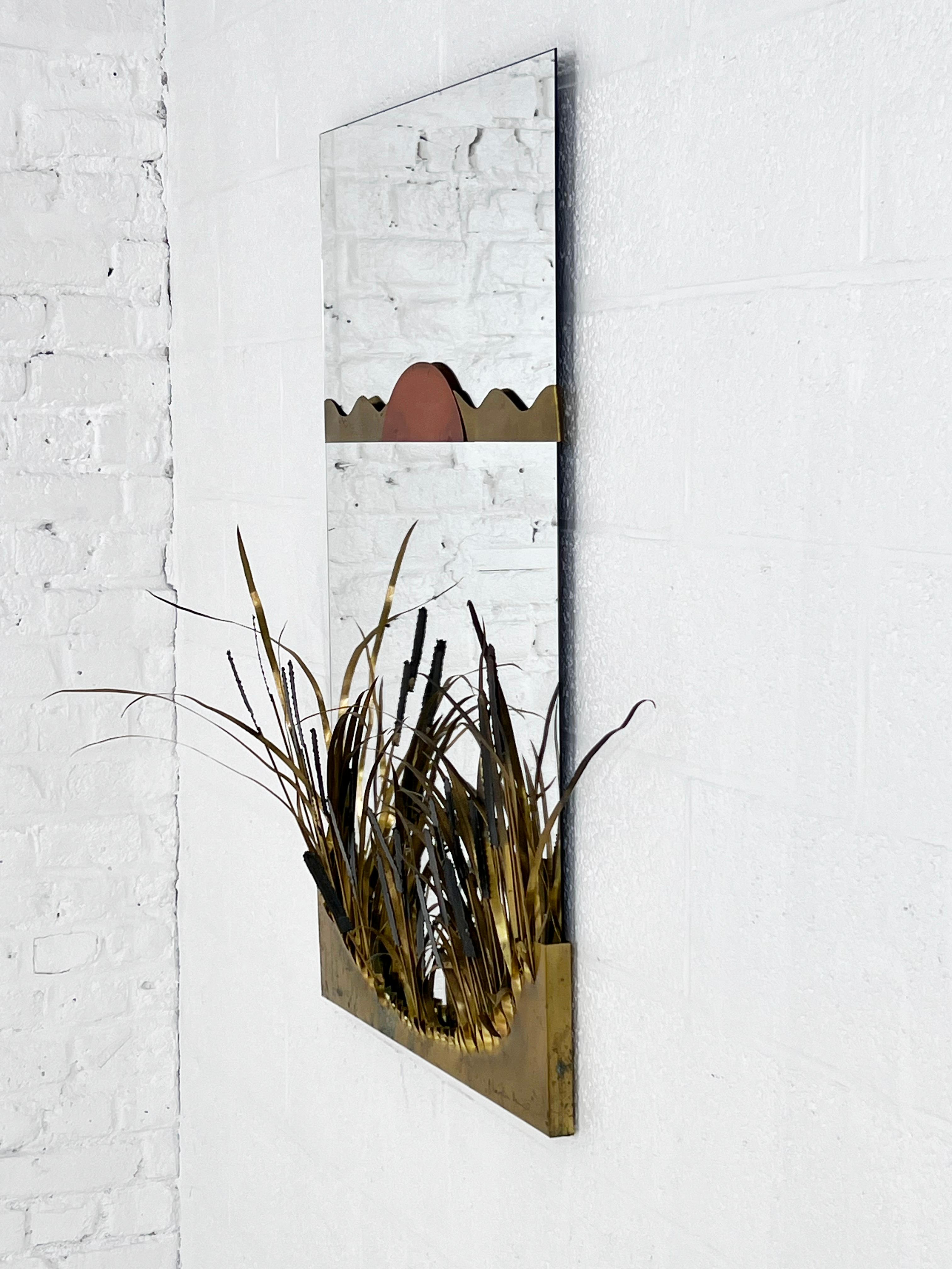 Hollywood Regency Style and 1970s Design Brass Wall Mounted Sculpture Mirror In Good Condition For Sale In Tourcoing, FR
