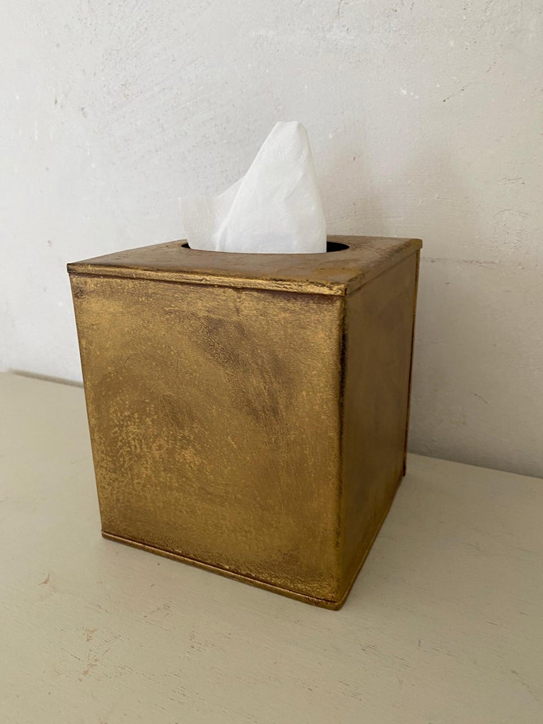 Hollywood Regency Style Antiqued Gold Tissue Box In New Condition For Sale In Great Barrington, MA