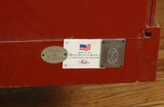 Mobili in stile Hollywood Regency di Barbara Barry Baker. Mobile / Bar in foglia d'oro