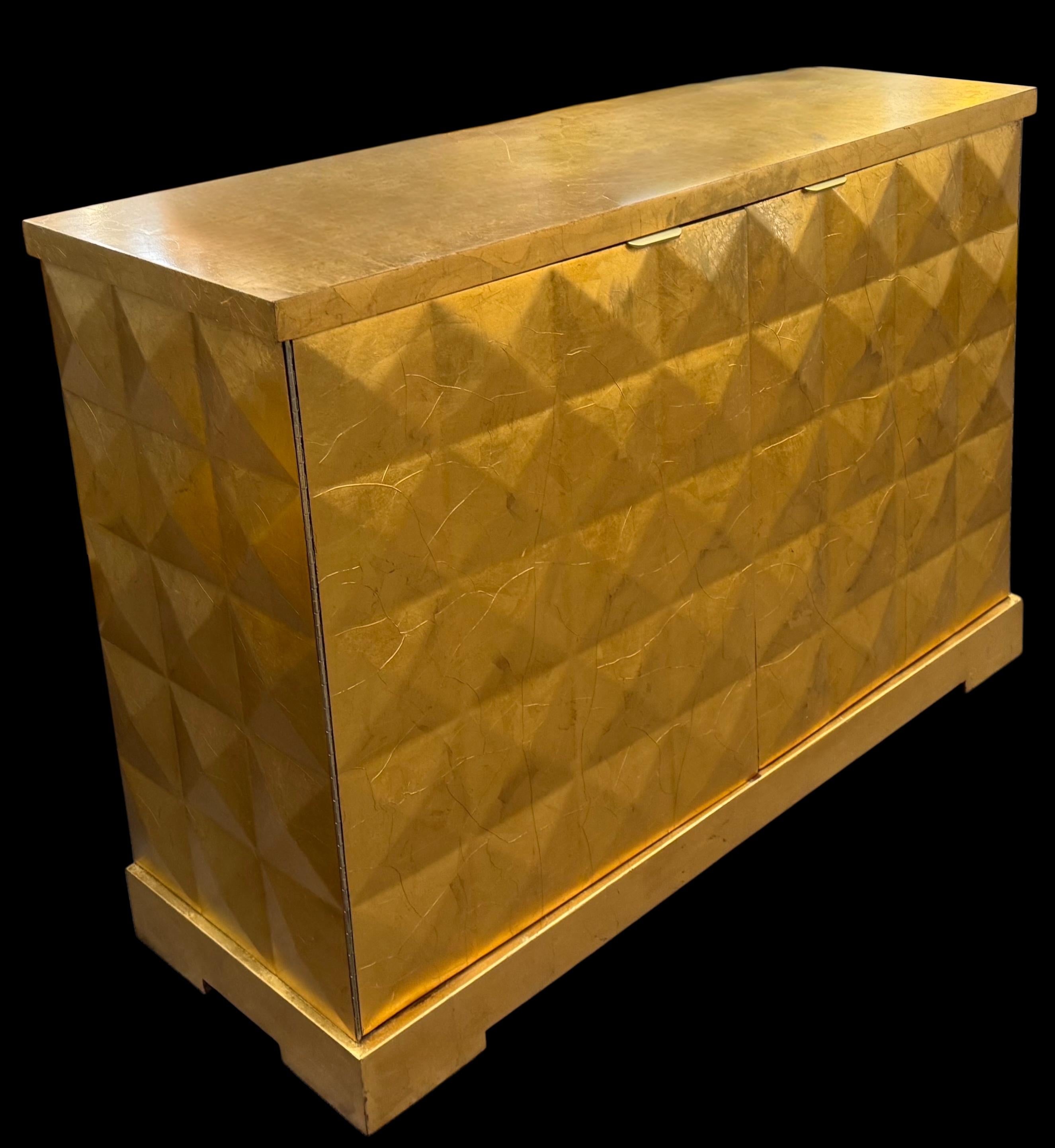 Mobili in stile Hollywood Regency di Barbara Barry Baker. Mobile / Bar in foglia d'oro in vendita 3