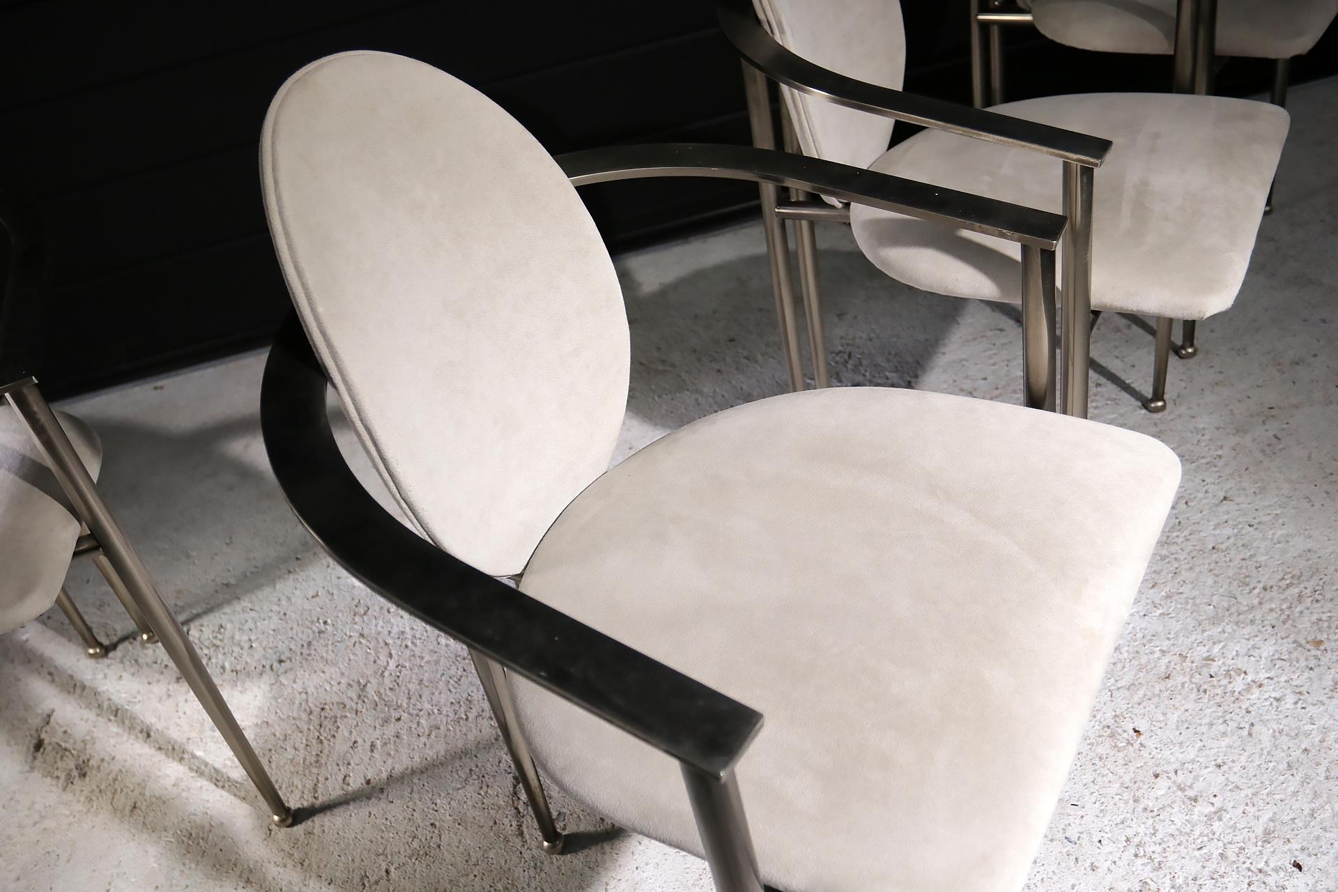 Hollywood Regency style steel chairs designed by Belgo Chrom in the 1980s.
Very heavy and high quality chairs with a comfortable seating.
  
