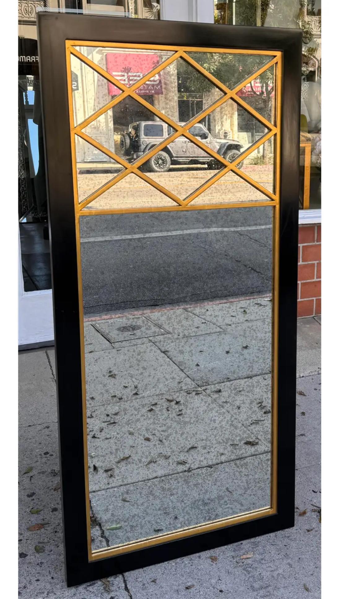 Italiano Specchio in legno dorato nero e oro in stile Hollywood Regency in vendita