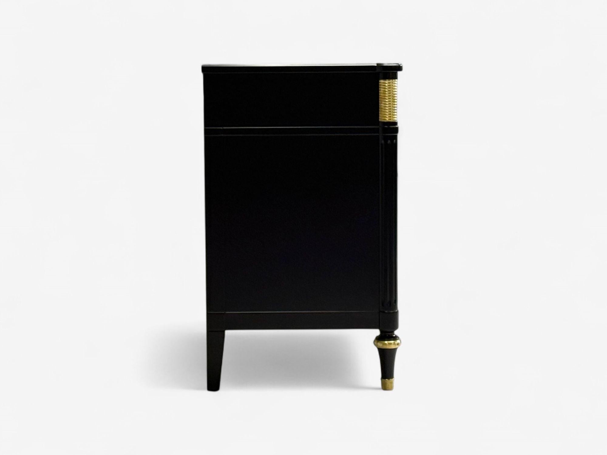 Stile Hollywood Regency, lacca nera, bronzo, cassettone, USA, anni '60 in vendita 4