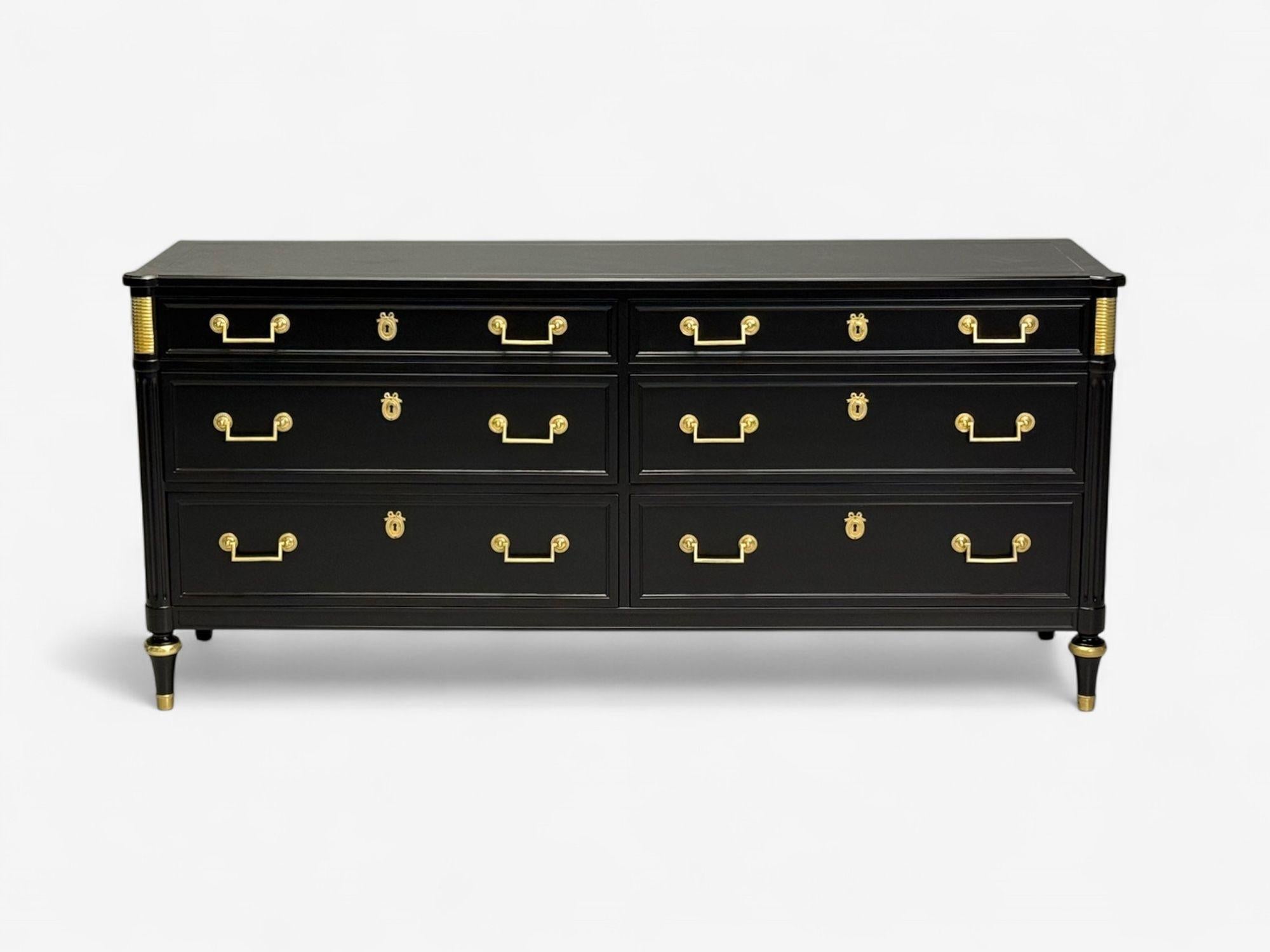 Americano Stile Hollywood Regency, lacca nera, bronzo, cassettone, USA, anni '60 in vendita