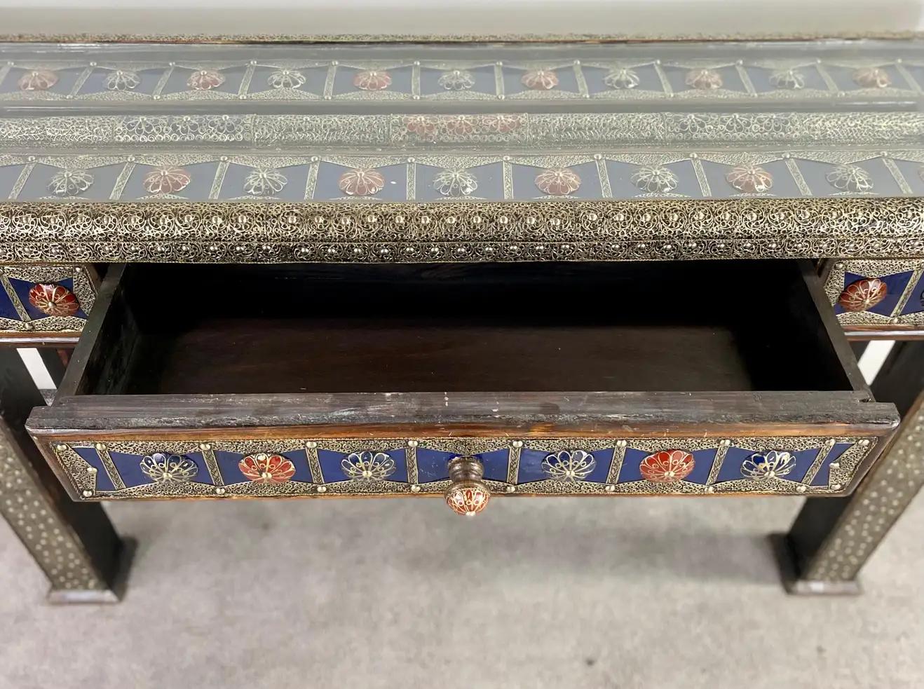 Hollywood Regency Style Blue & Silver Console with Filigree Design & One Drawer For Sale 10