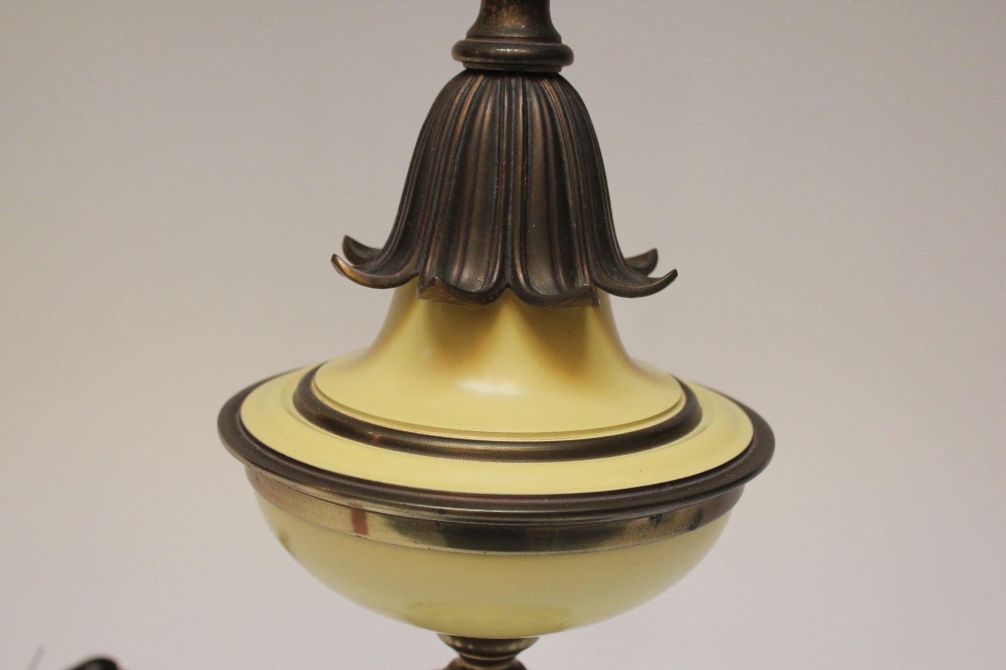 Hollywood Regency-Style Brass and Glass Table Lamp by Stiffel In Good Condition For Sale In Brooklyn, NY