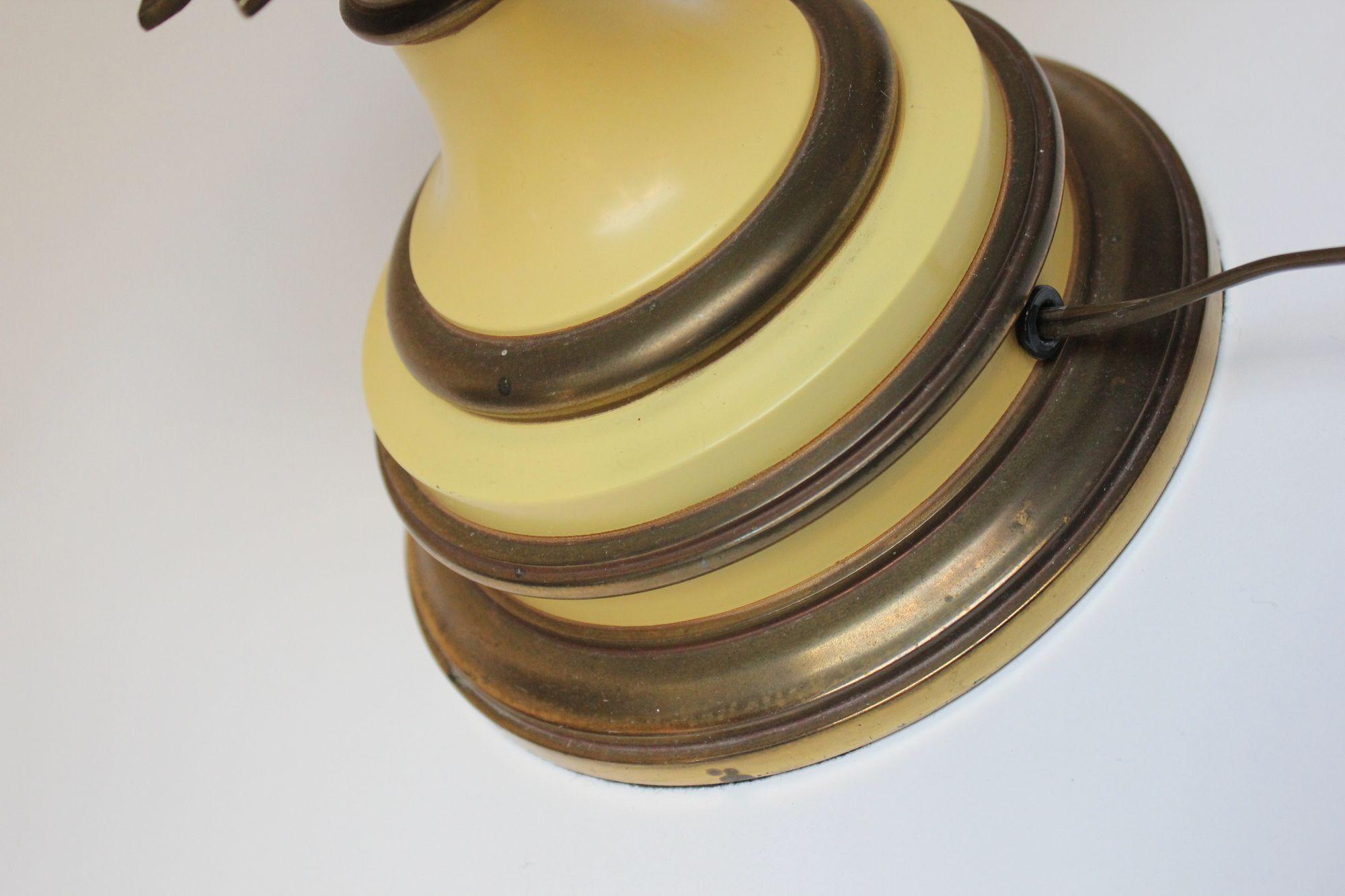 Tischlampe aus Messing und Glas im Hollywood-Regency-Stil von Stiffel (Metall) im Angebot