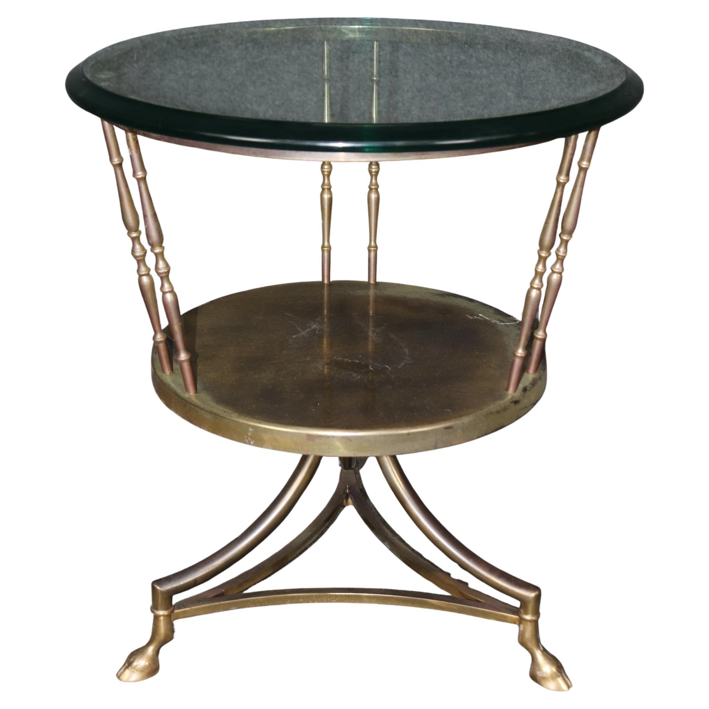 Table à butoir en laiton et métal de style Hollywood Regency