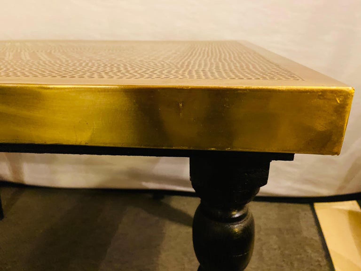 Table centrale ou d'extrémité en laiton de style Hollywood Regency en vente 3