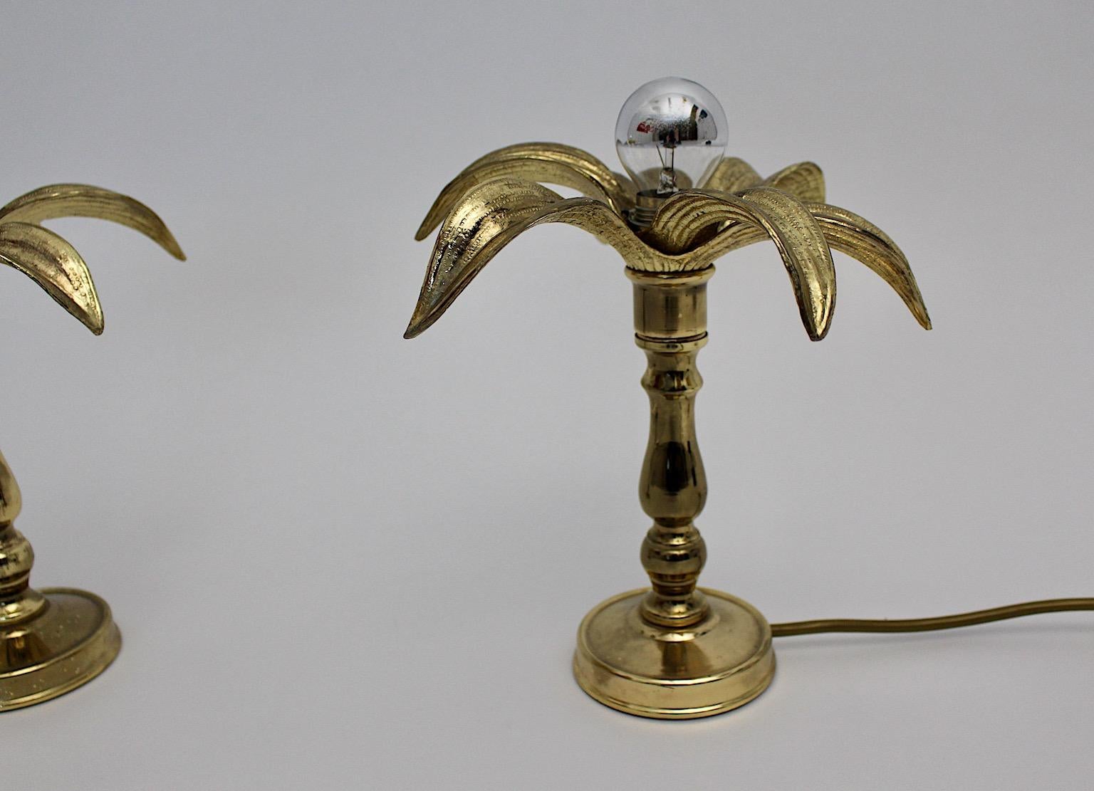 Lámparas de mesa dúo de latón estilo Hollywood Regency Flower Lillies Willy Daro, años 70 en venta 4