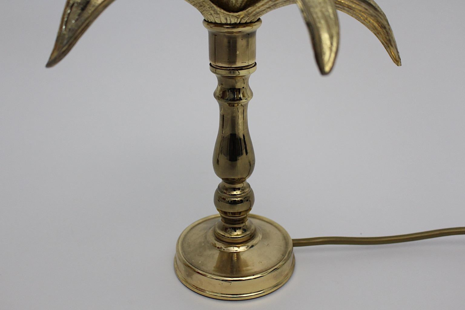 Lámparas de mesa dúo de latón estilo Hollywood Regency Flower Lillies Willy Daro, años 70 en venta 5