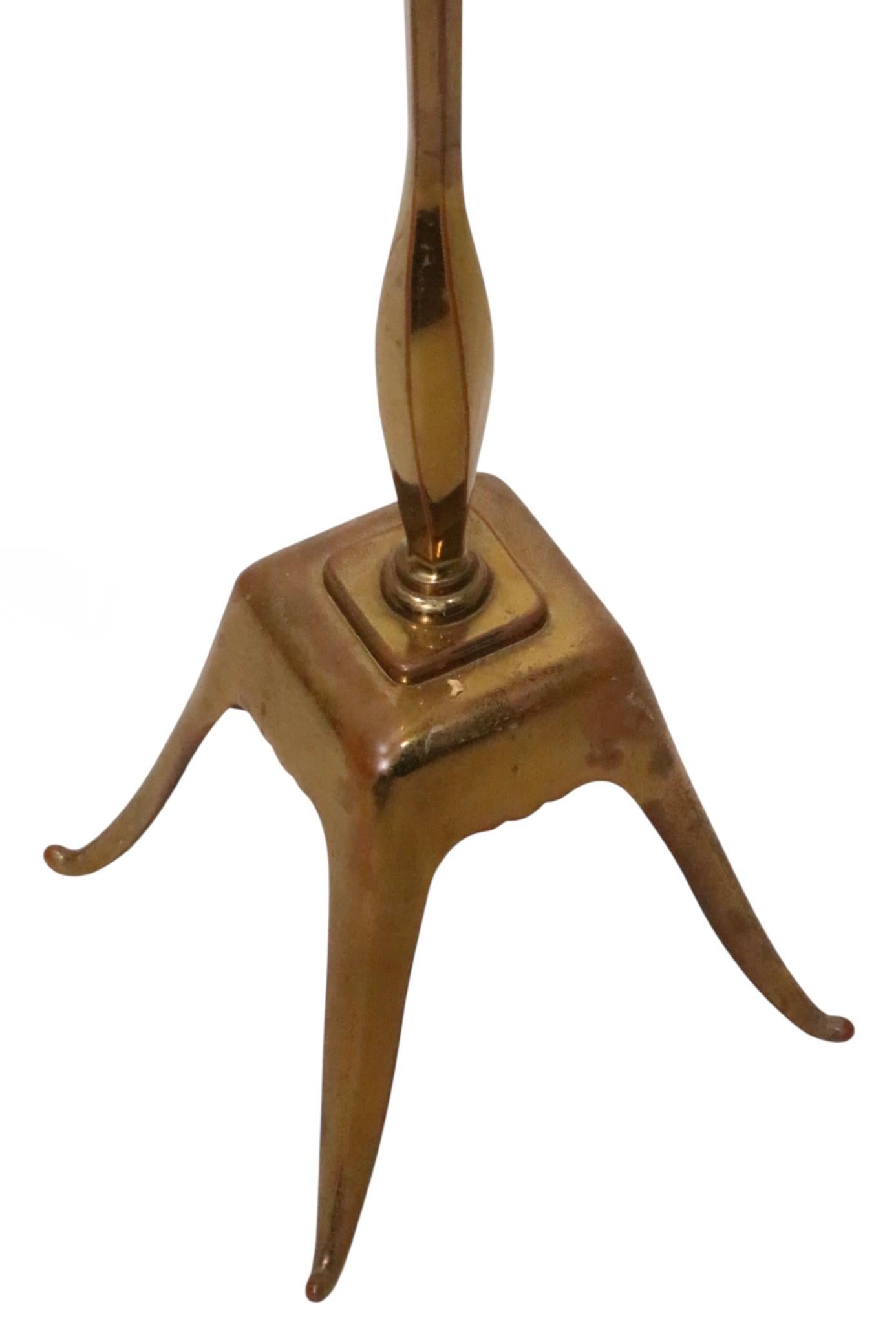 Lampada da terra in ottone in stile Hollywood Regency, anni '40/'60 ca. In condizioni buone in vendita a New York, NY