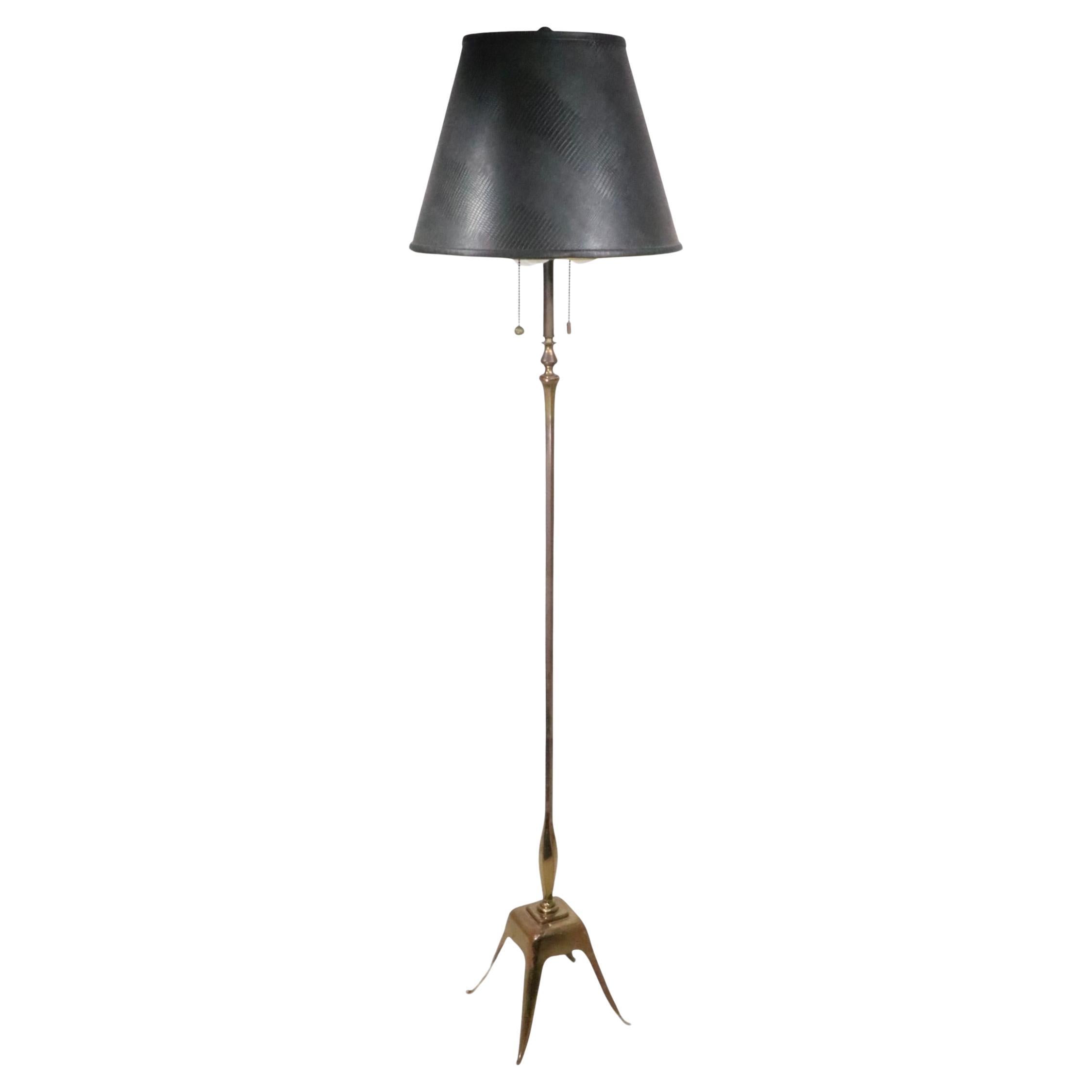 Lampada da terra in ottone in stile Hollywood Regency, anni '40/'60 ca. in vendita