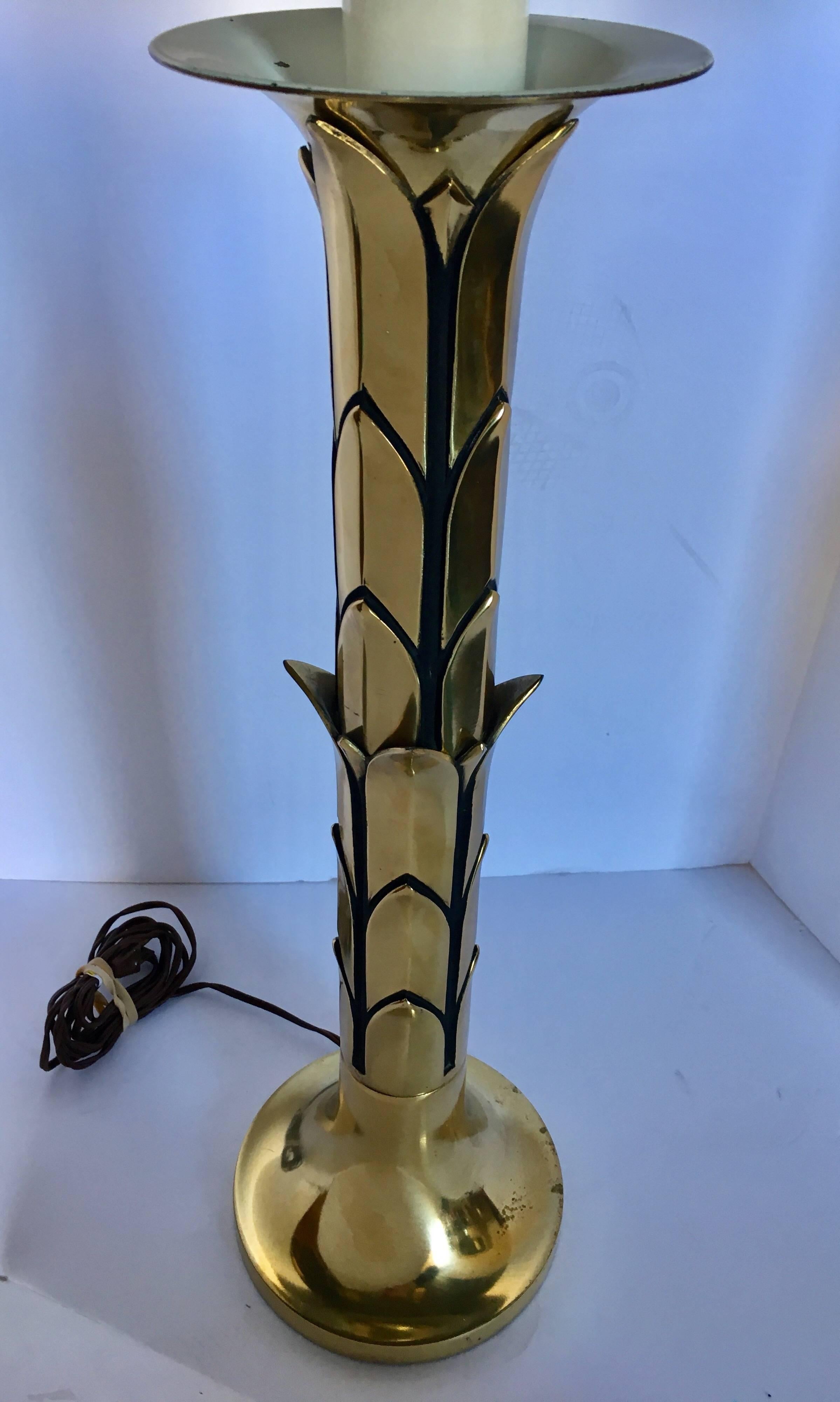 Mid-Century Modern Lampe de table palmier en laiton de style Hollywood Regency en vente