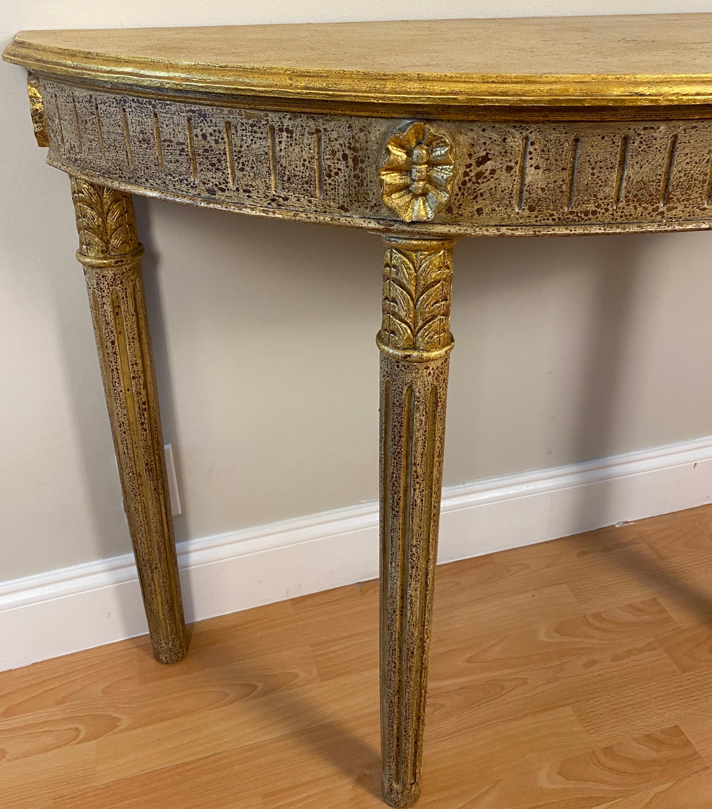 Sculpté à la main Console demi-lune de style Hollywood Regency en vente