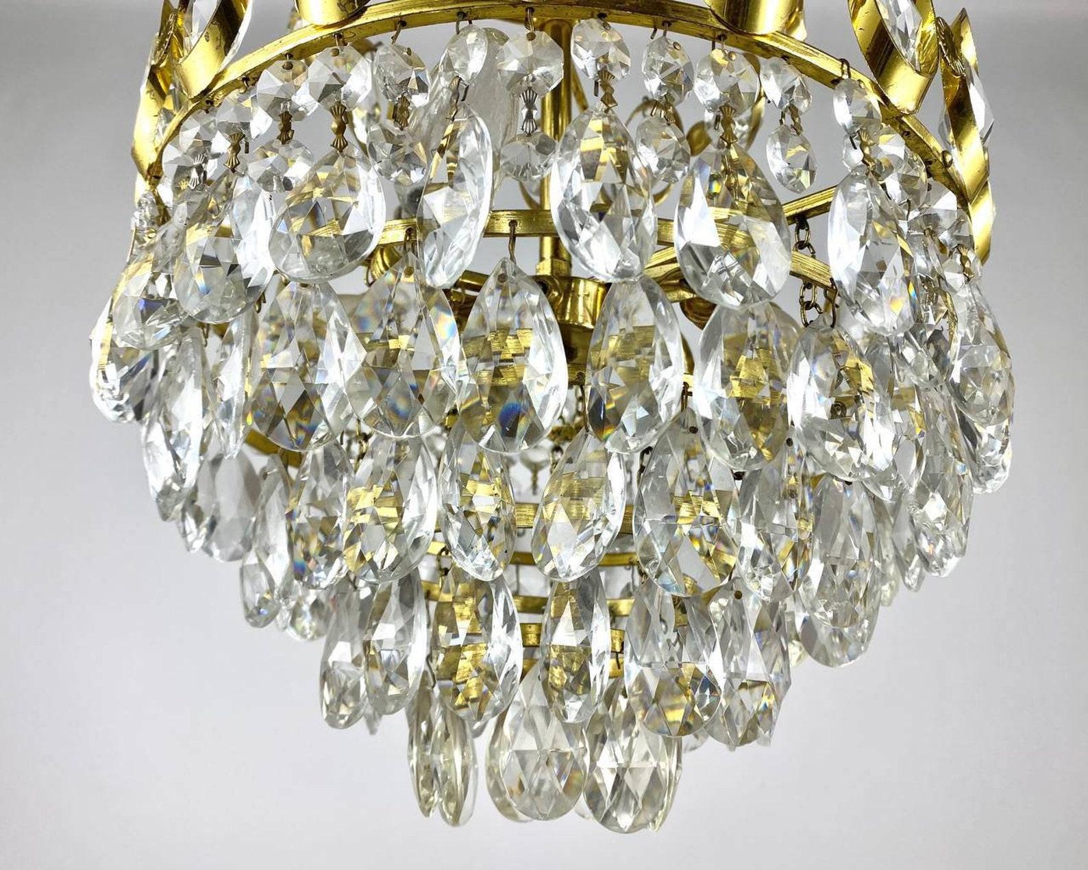 Lampadario a cascata in stile Hollywood Regency, illuminazione in cristallo vintage In condizioni buone in vendita a Bastogne, BE