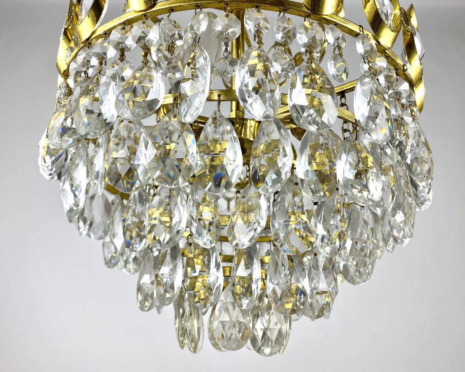 Lustre en cascade de style Hollywood Regency, éclairage en cristal vintage Bon état - En vente à Bastogne, BE