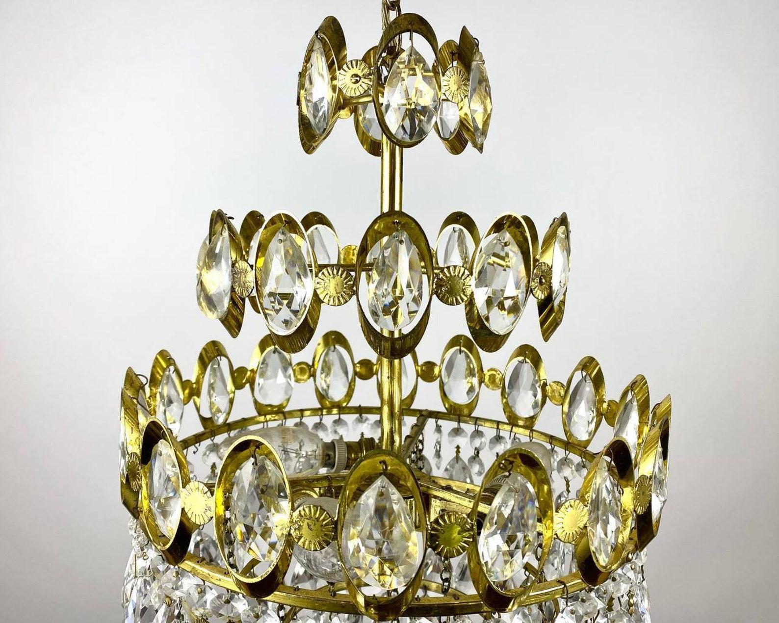 Hollywood Regency Style Cascading Chandelier, Vintage Crystal Lighting For Sale 1