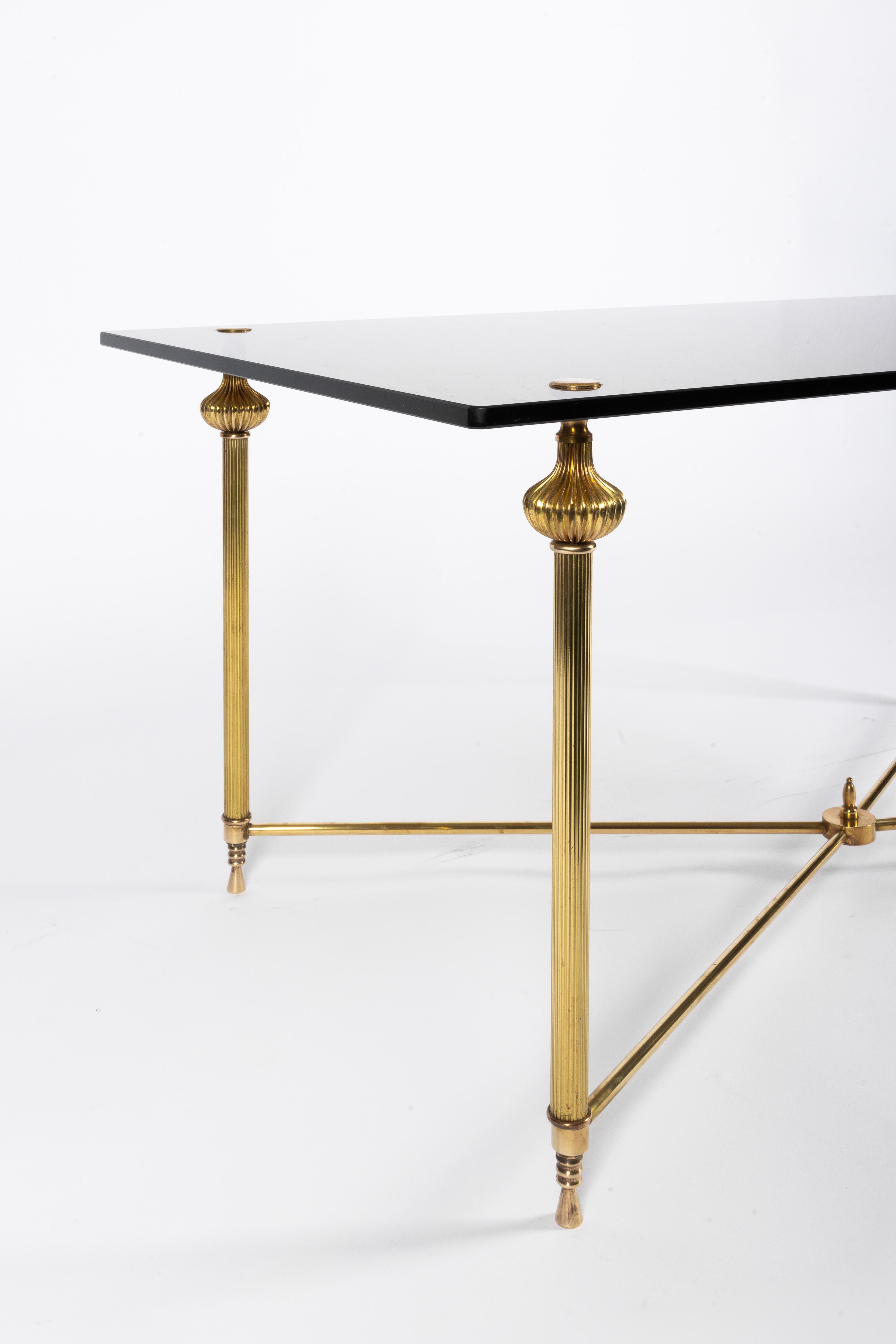 Hollywood Regency Table basse de style régence hollywoodienne en laiton et verre, style Maison Janssen en vente