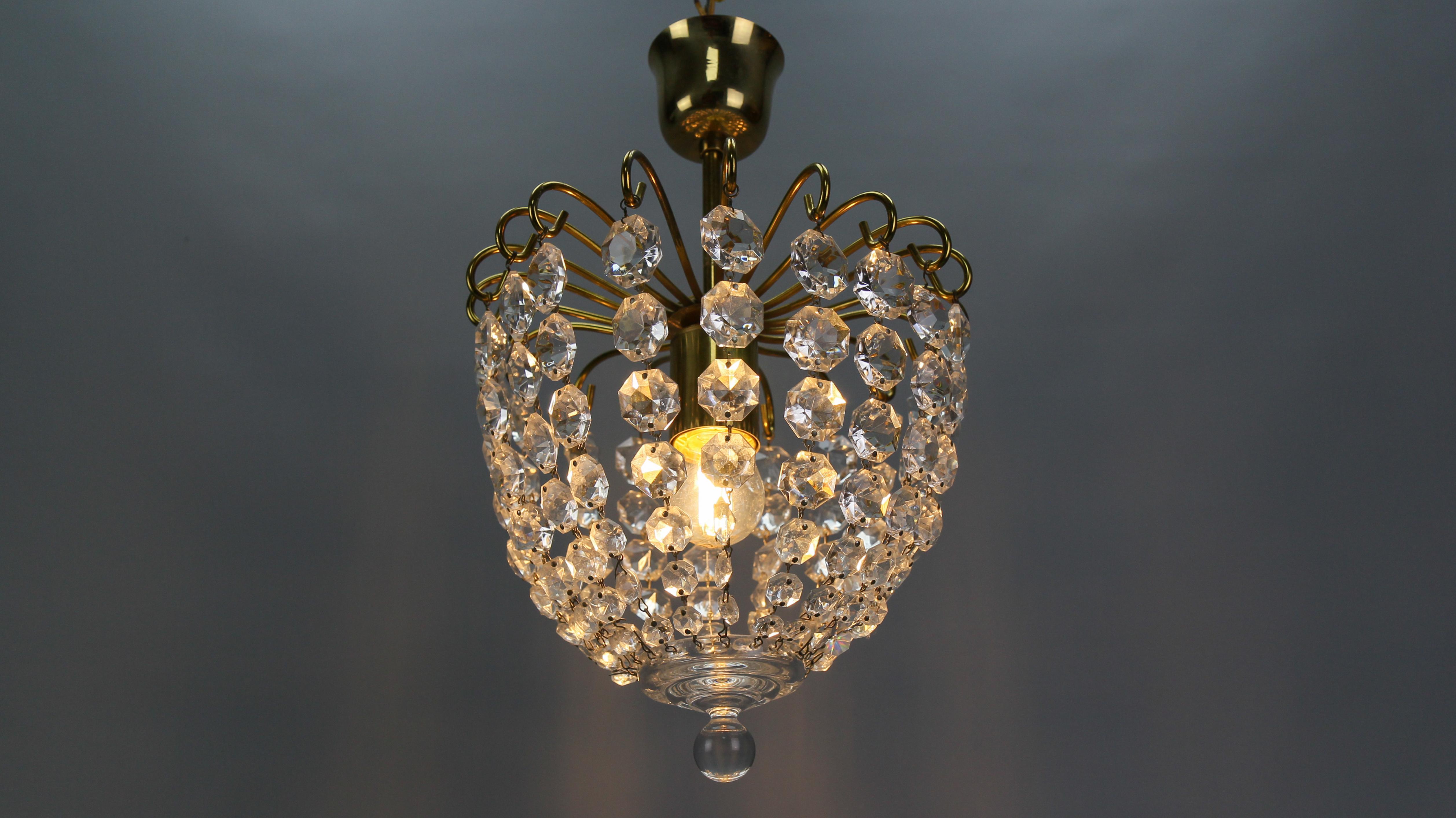 Hollywood Regency Style Crystal Glass and Brass Pendant Chandelier, Germany For Sale 8