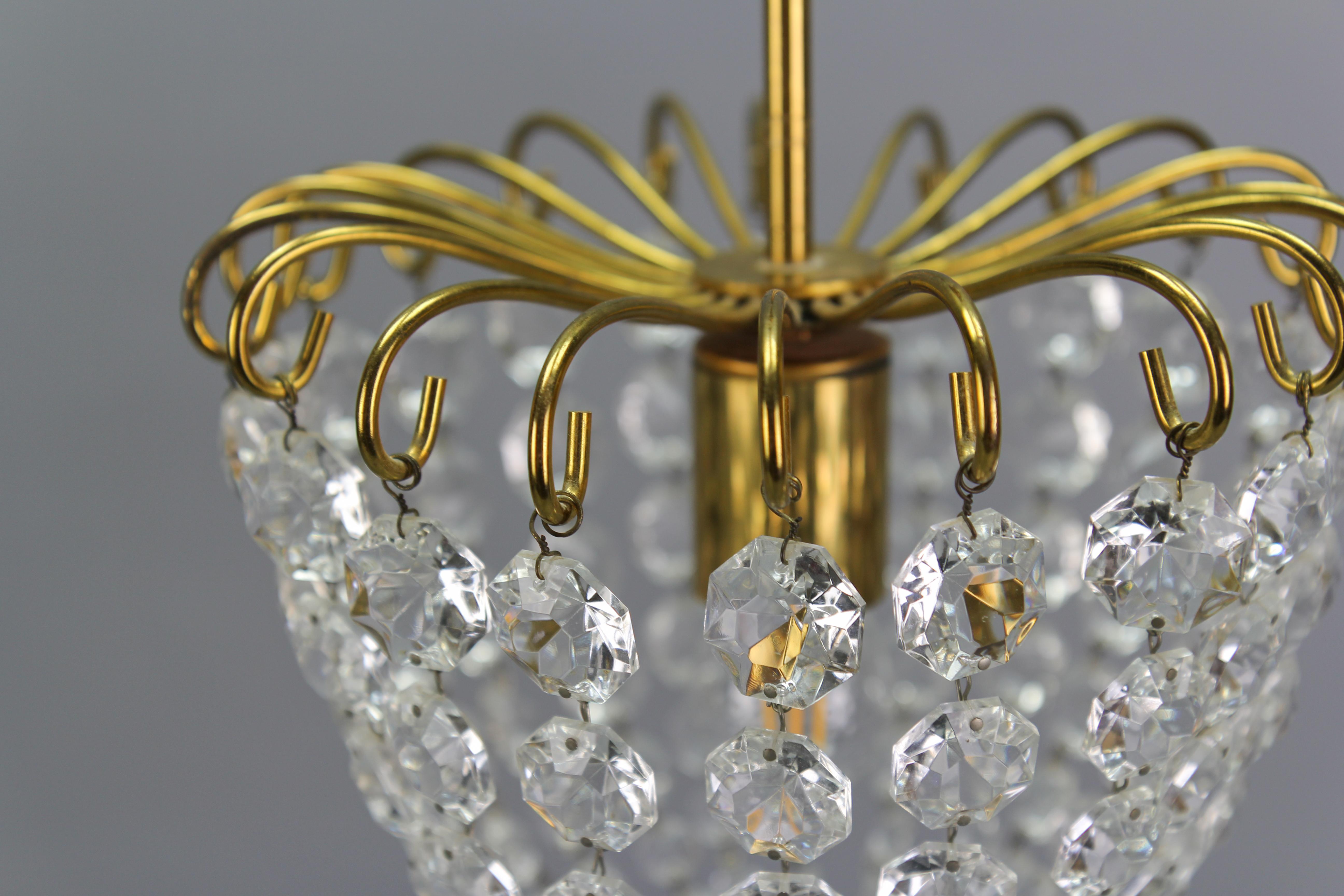 Hollywood Regency Style Crystal Glass and Brass Pendant Chandelier, Germany In Good Condition For Sale In Barntrup, DE
