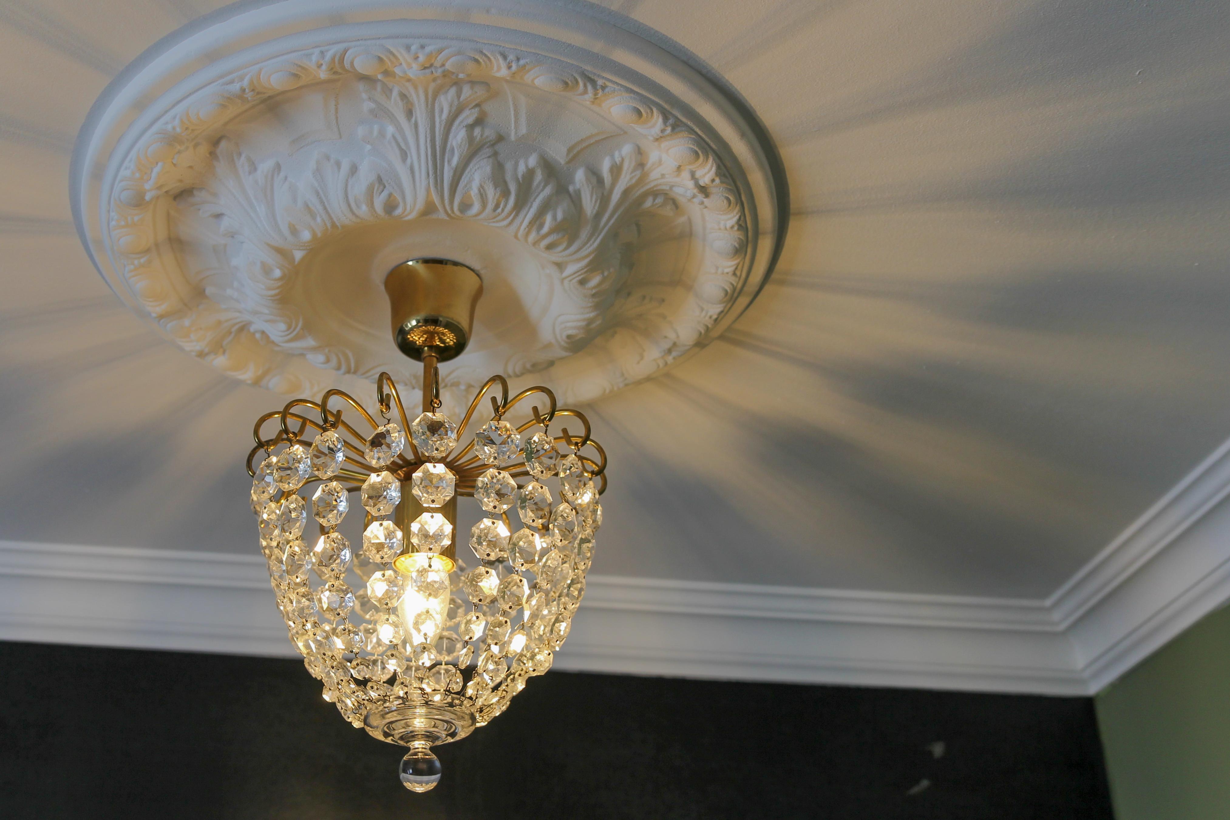 Hollywood Regency Style Crystal Glass and Brass Pendant Chandelier, Germany For Sale 4