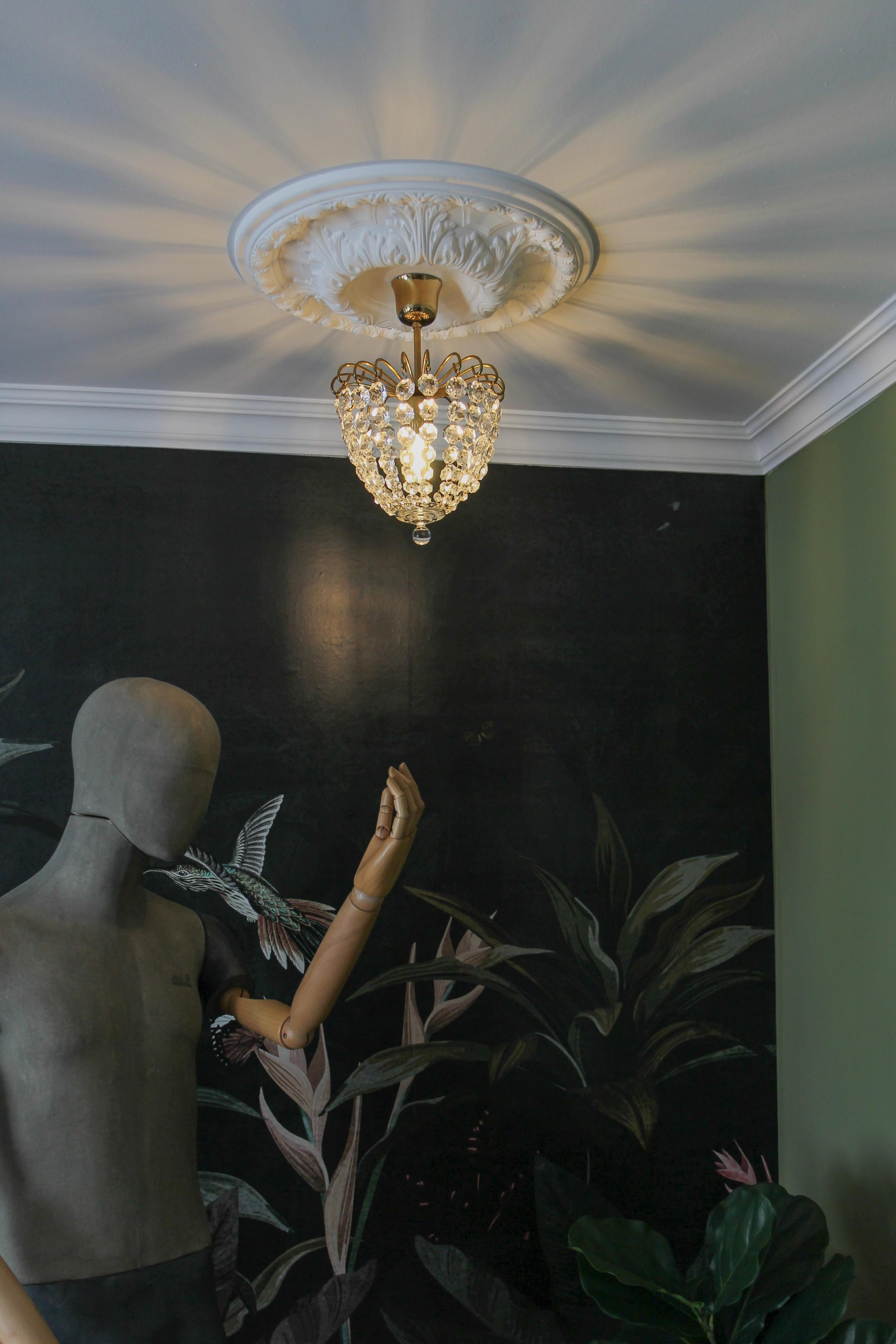 Hollywood Regency Style Crystal Glass and Brass Pendant Chandelier, Germany For Sale 5